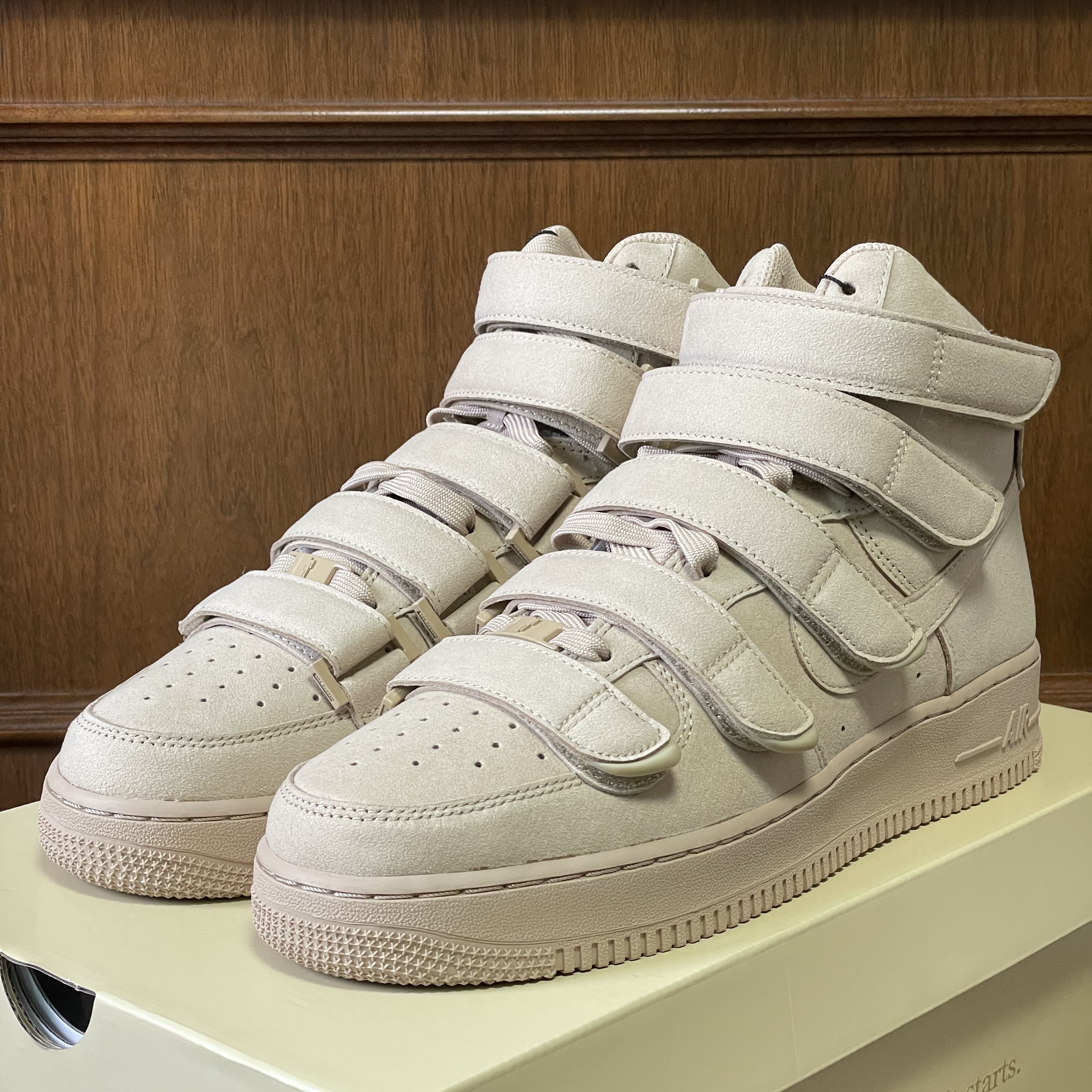 Nike x Billie Eilish Air Force 1 High '07 SP Mushroom 착용 스타일 - 2