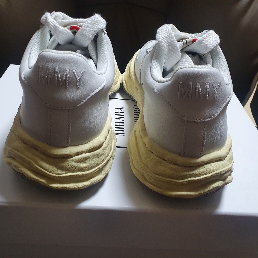 Maison Mihara Yasuhiro Wayne VL OG Sole Leather Low-top Sneakers White 착용 스타일 - 3