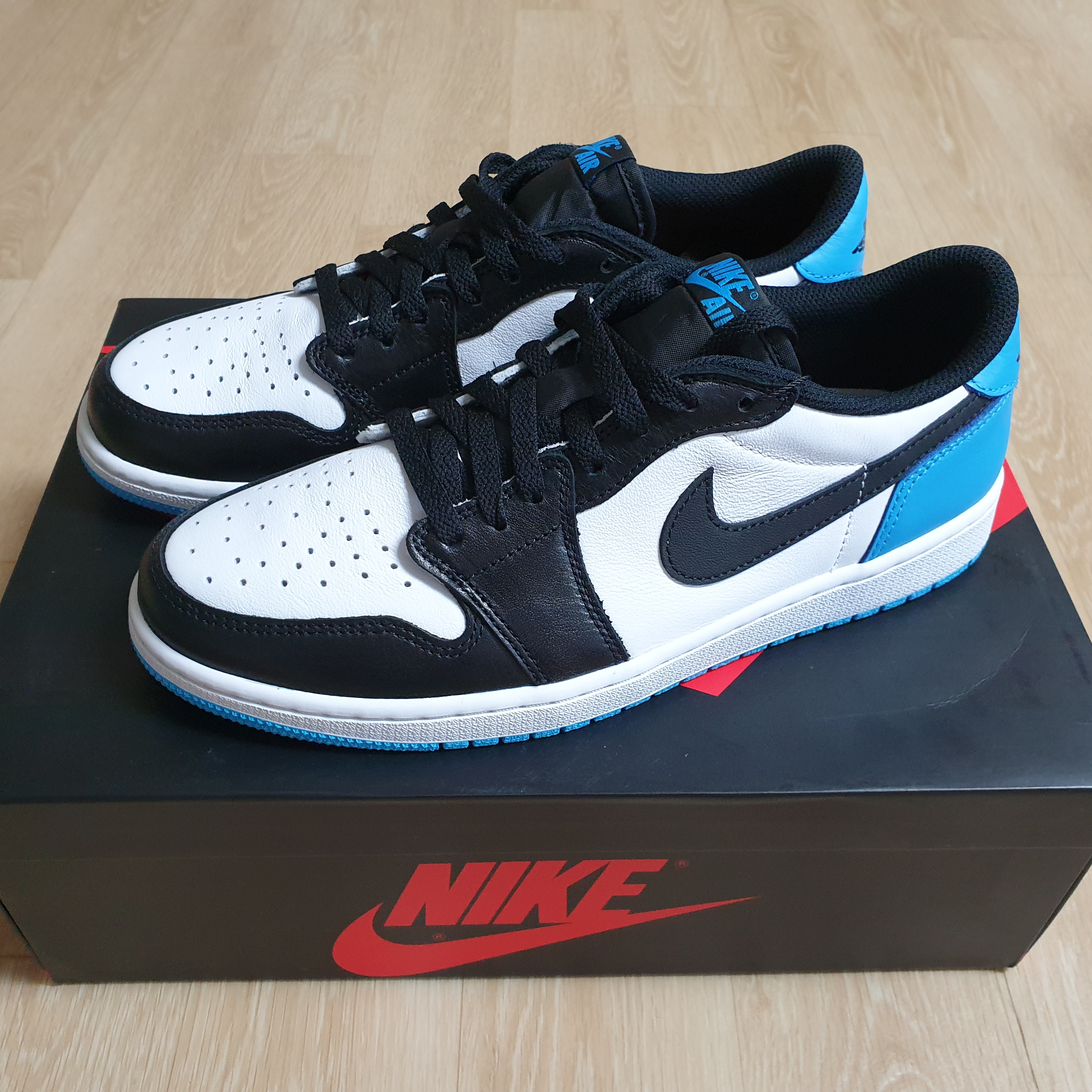 Jordan 1 Retro Low OG Black and Dark Powder Blue 착용 스타일
