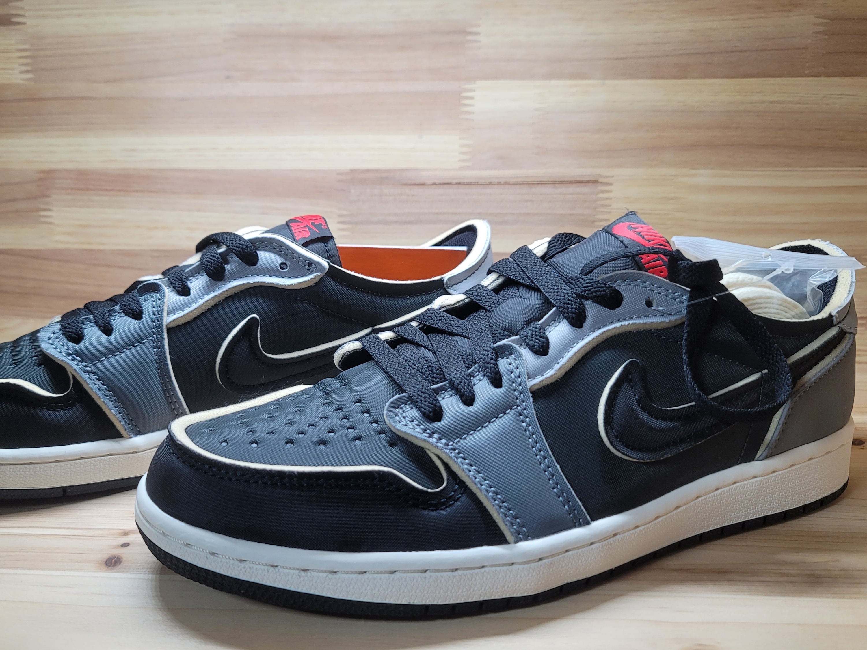 Jordan 1 Retro Low OG EX Black and Smoke Grey 착용 스타일