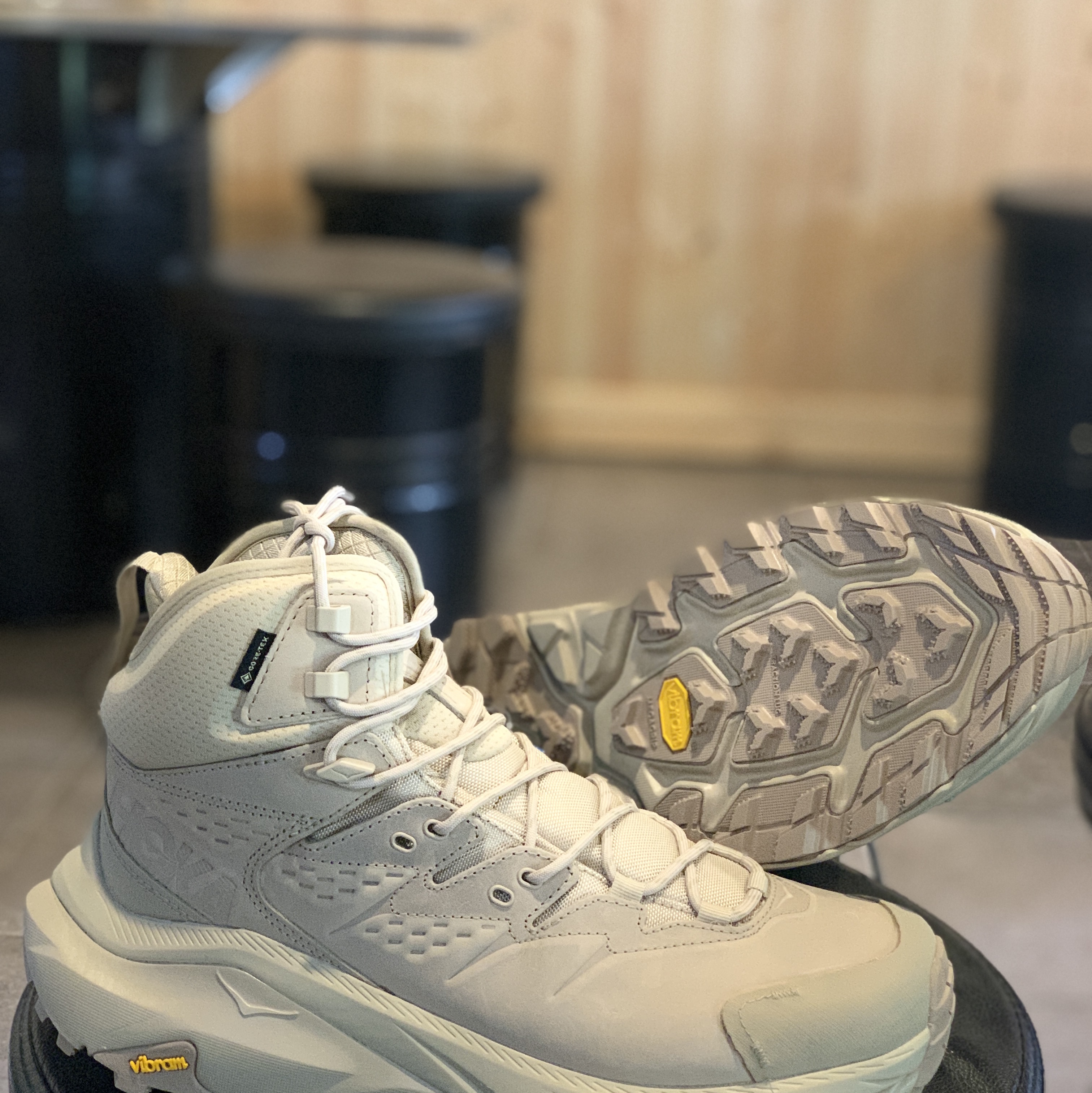 Hoka Kaha 2 Gore-Tex Oxford Tan 착용 스타일 - 1