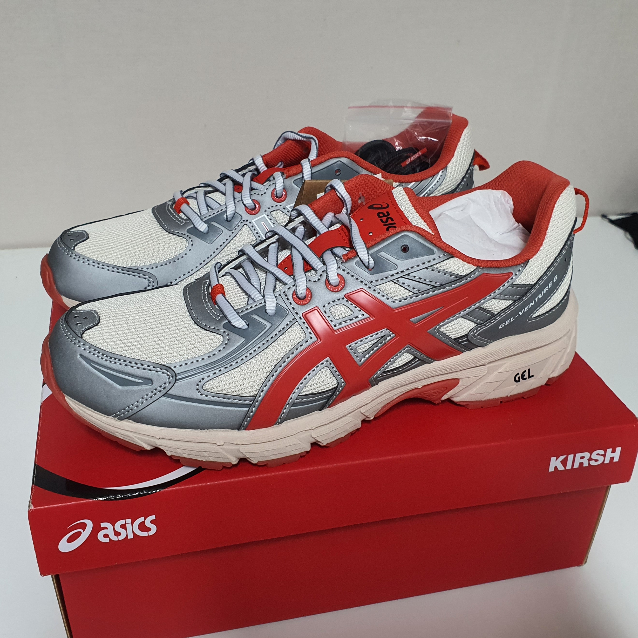 (W) Asics x Kirsh Gel-Venture 6 Birch 착용 스타일 - 1