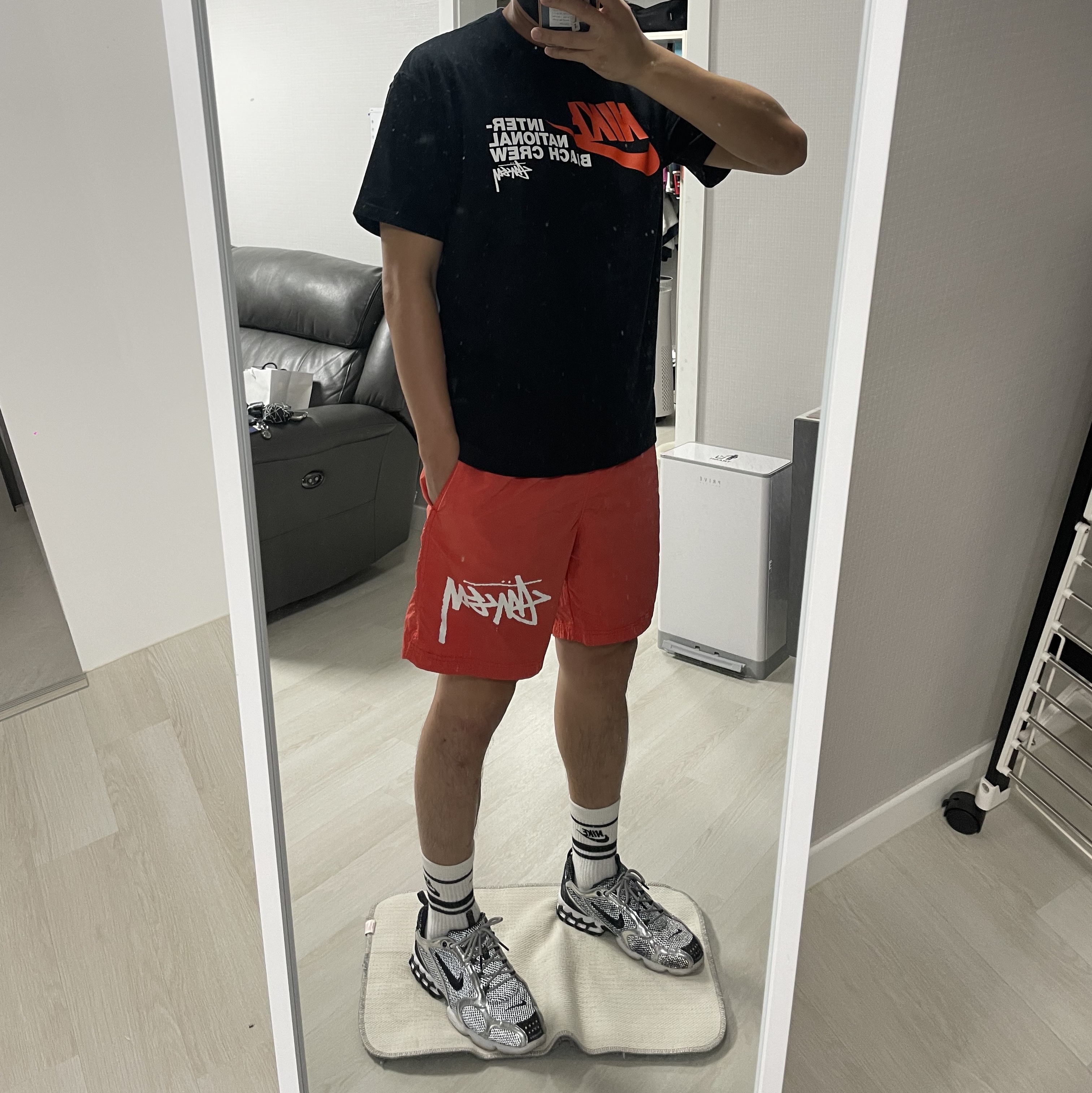Nike x Stussy NRG FL SS 8 Ball T-Shirt White (DO9322-100), Nike x Stussy Water Shorts Off Noir 착용 스타일 - 3
