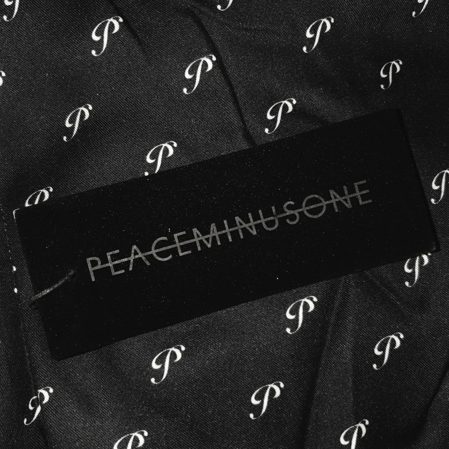 Peaceminusone Rayon Shirt #1 Black, Peaceminusone Rayon Shorts #1 Black 착용 스타일 - 2