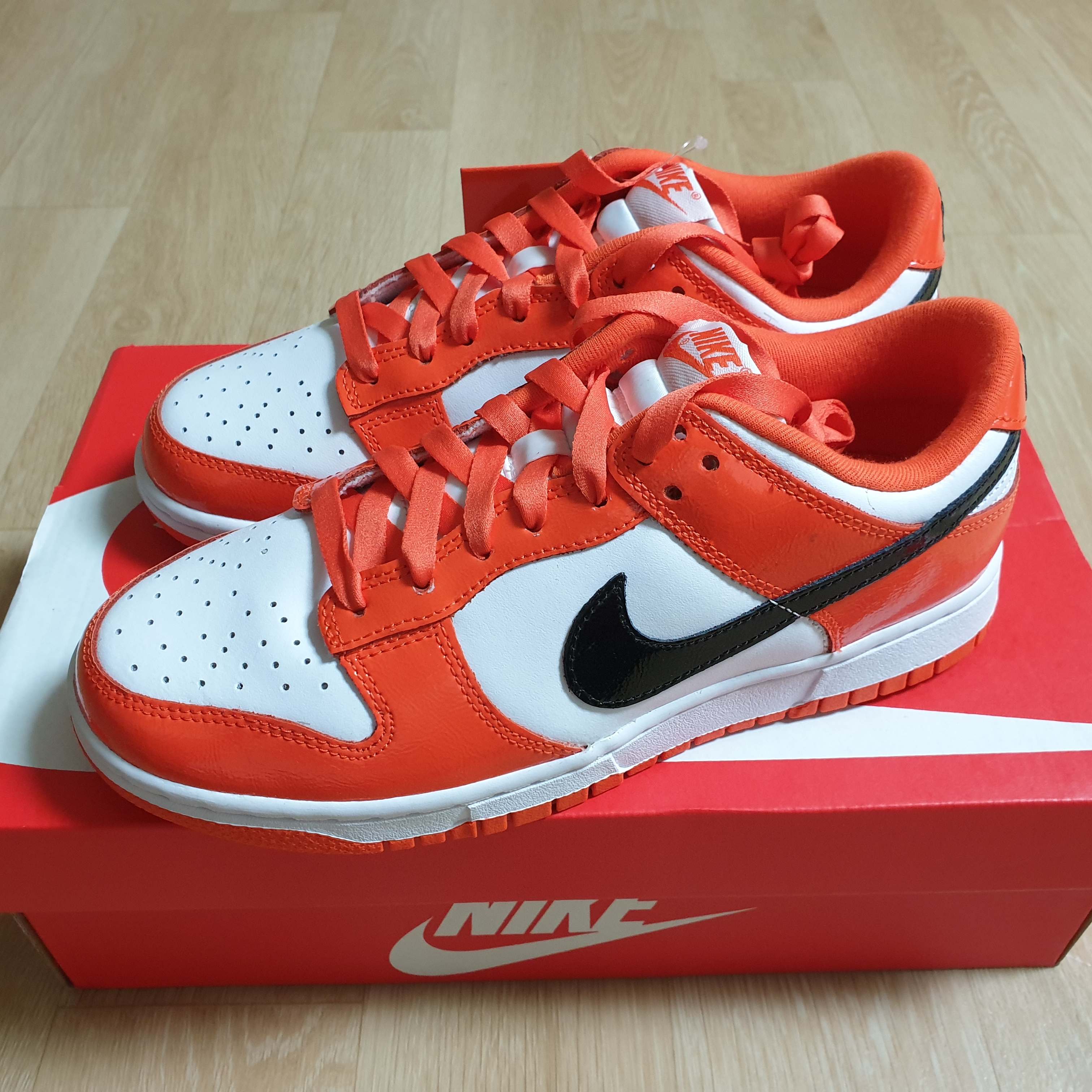 (W) Nike Dunk Low Essential Brilliant Orange 착용 스타일