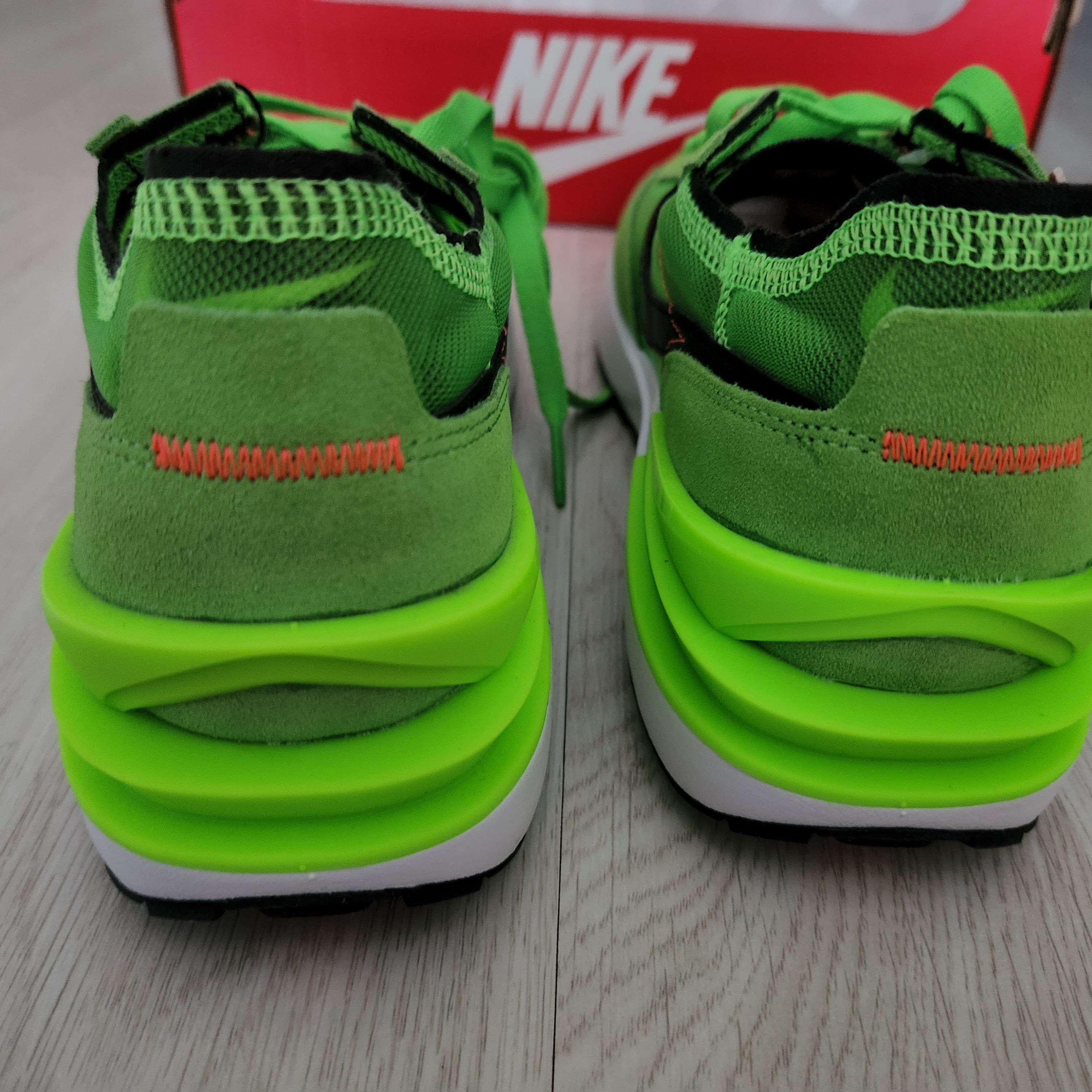 Nike Waffle One Electric Green 착용 스타일 - 2