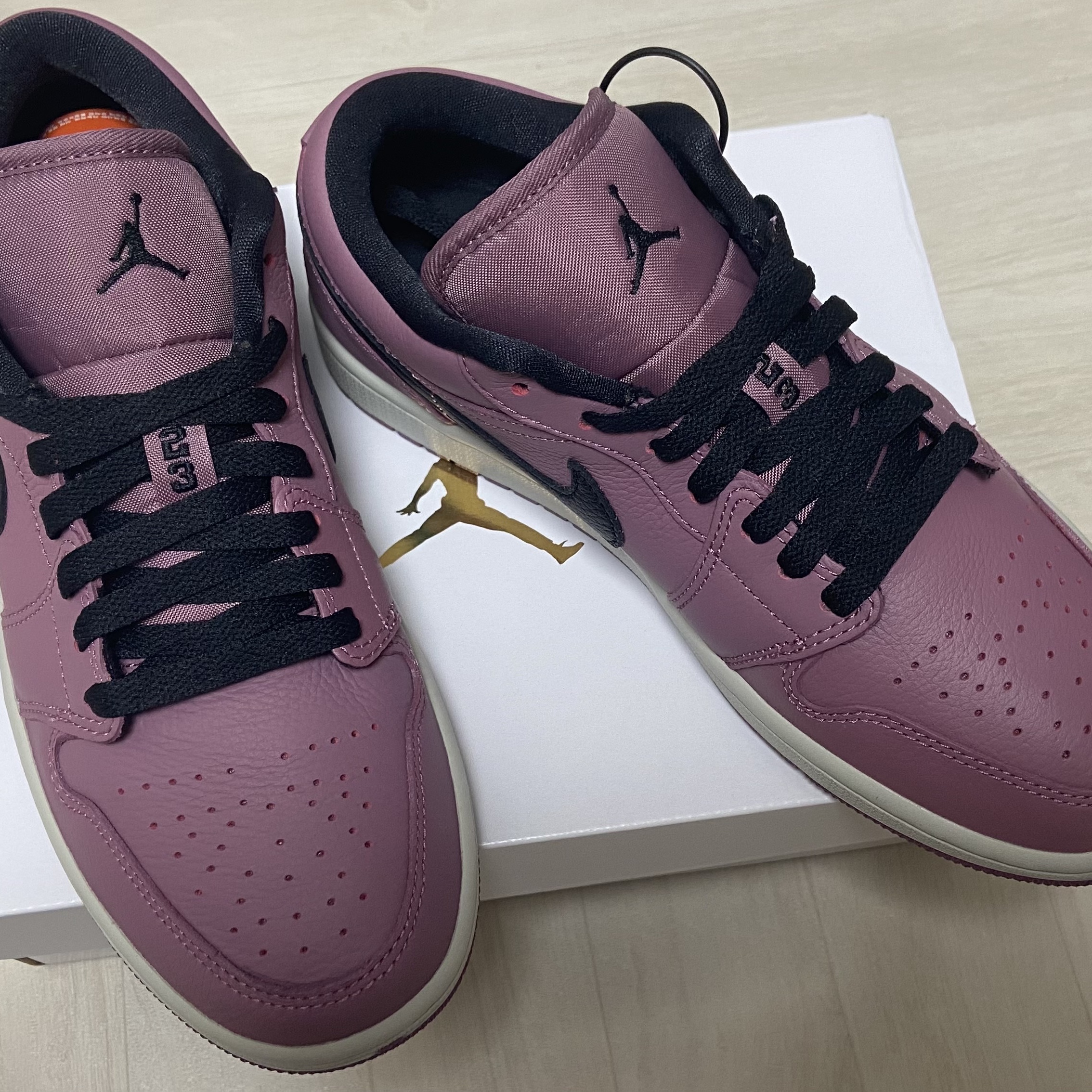 (W) Jordan 1 Low SE Light Mulberry 착용 스타일 - 2