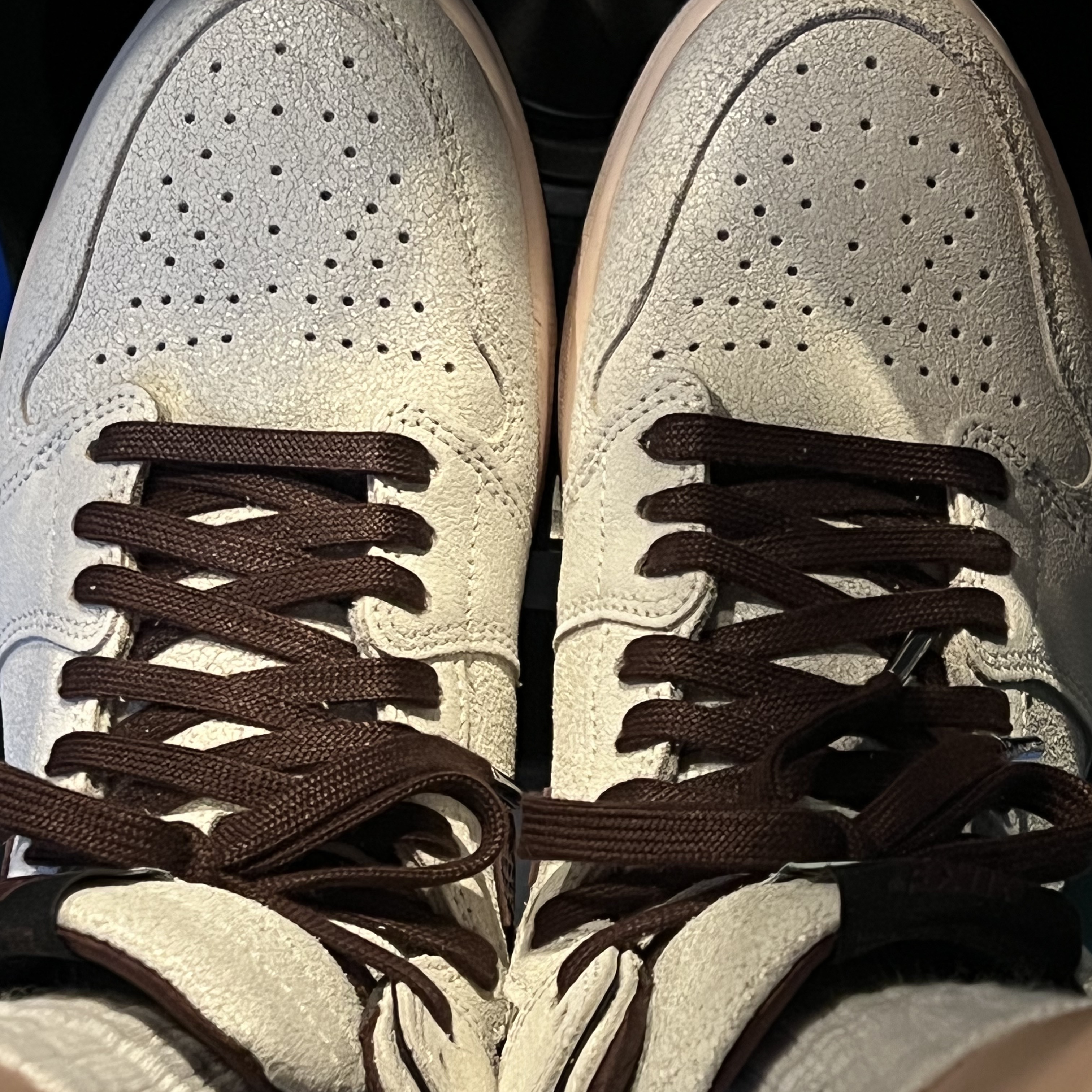 Jordan 1 x A Ma Maniere Retro High OG SP Sail and Burgundy 착용 스타일