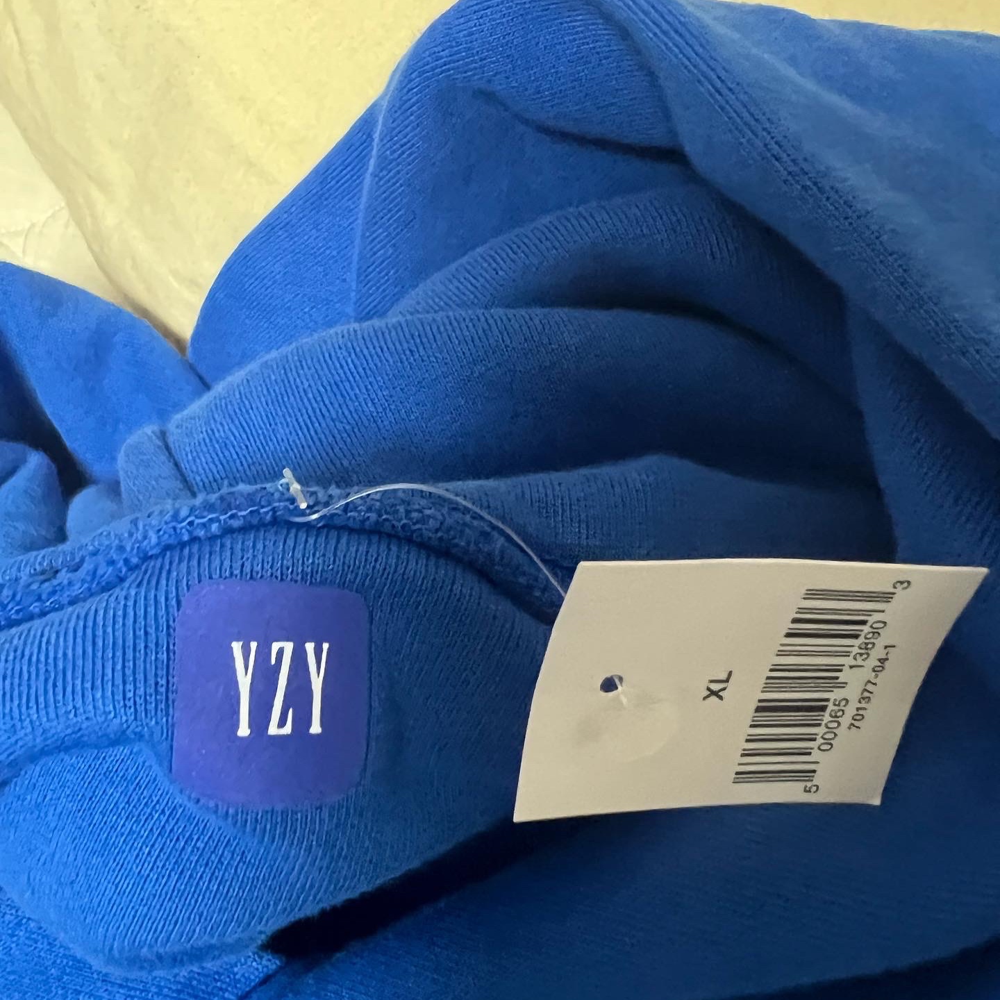 Yeezy Gap Hoodie Blue 착용 스타일 - 1