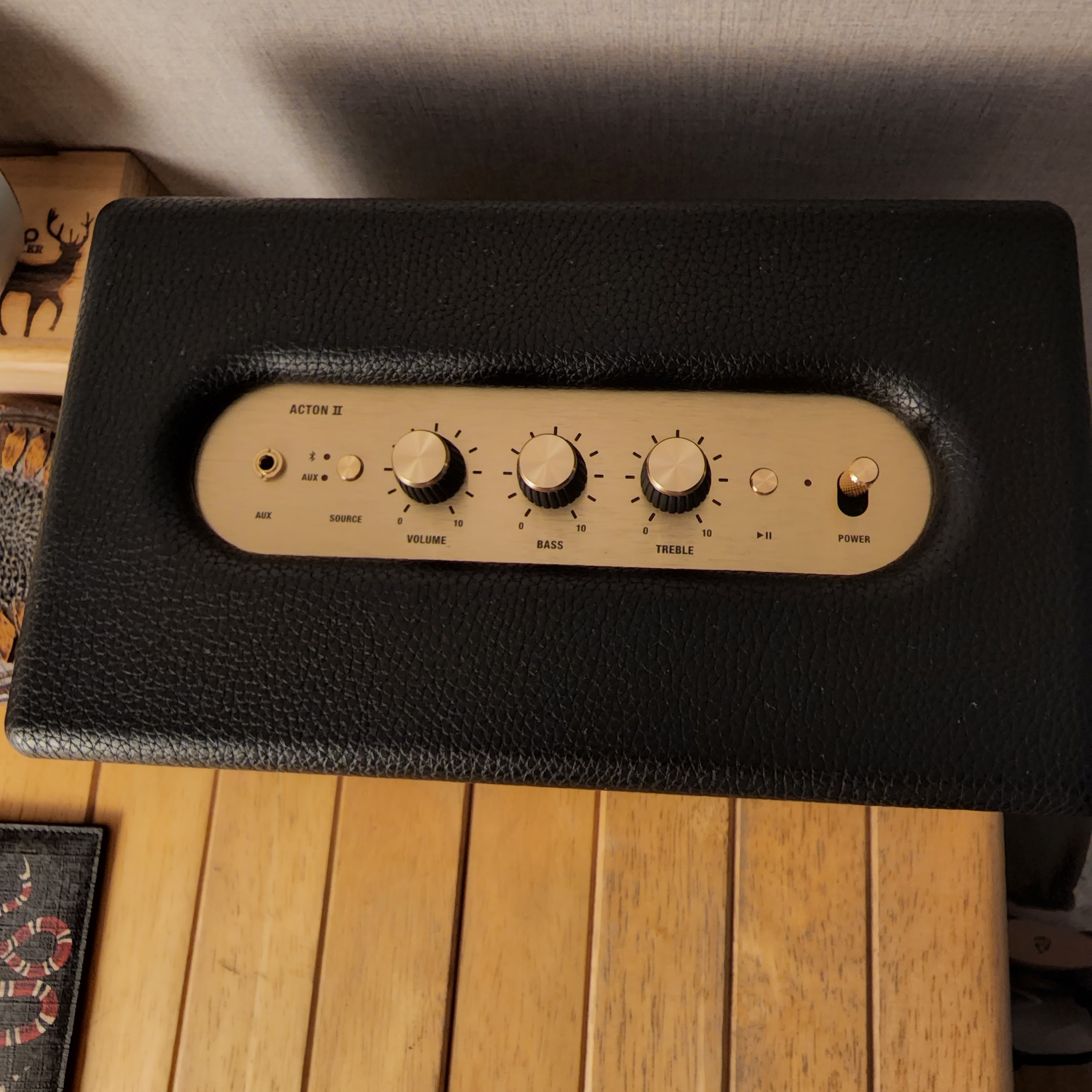 Marshall Acton II Bluetooth Black (Korean Ver.) 착용 스타일 - 4