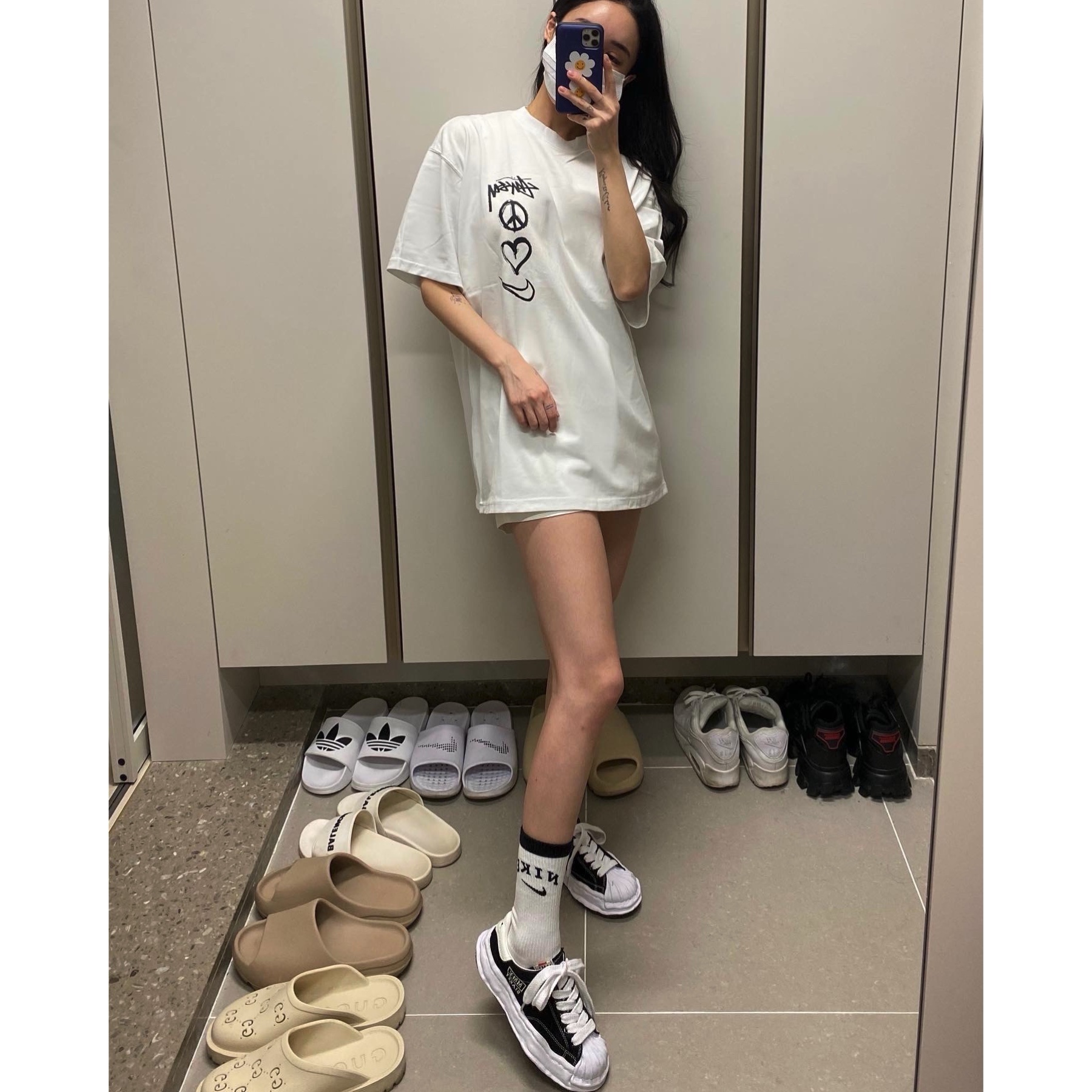 Nike x Stussy NRG RA T-Shirt Summit White (DM4942-121), Maison Mihara Yasuhiro Blakey OG Sole Canvas Low-top Sneakers Black White 착용 스타일 - 2
