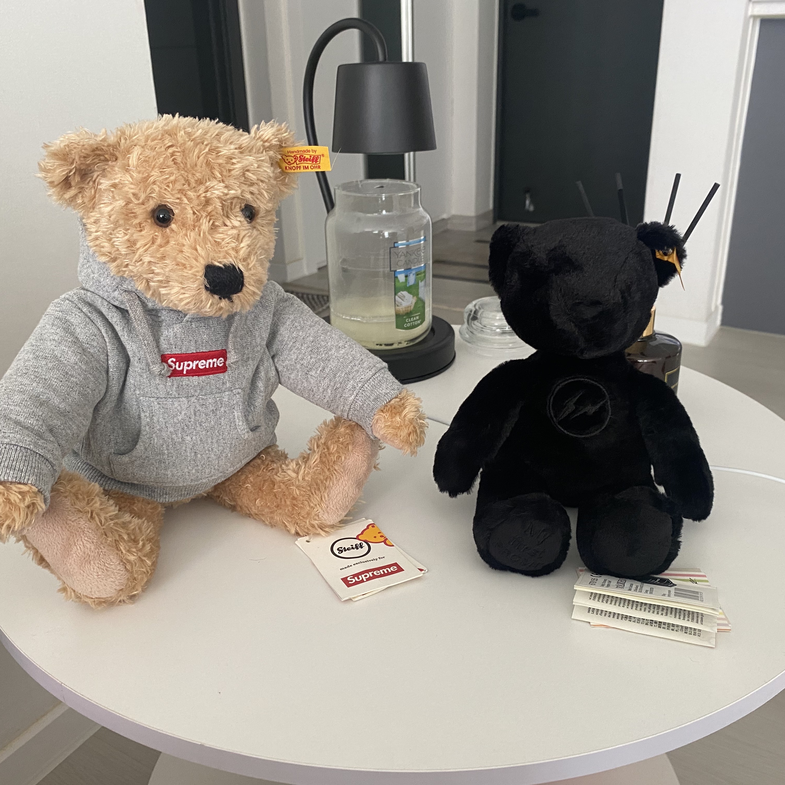 Supreme Steiff Bear Heather Grey - 18FW, Fragment x Steiff Teddy Bear 26cm Black 착용 스타일