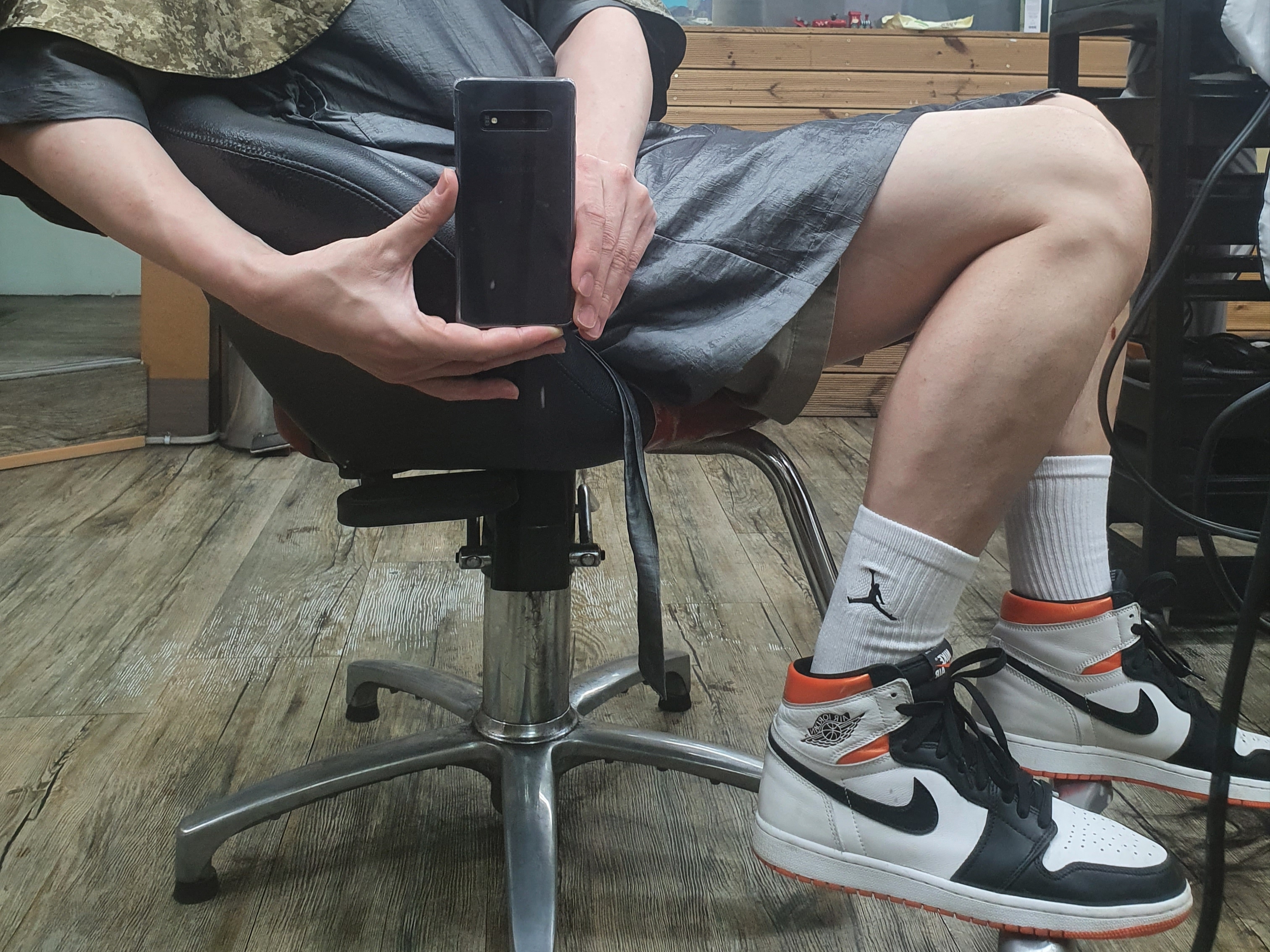Jordan 1 Retro High OG Electro Orange 착용 스타일