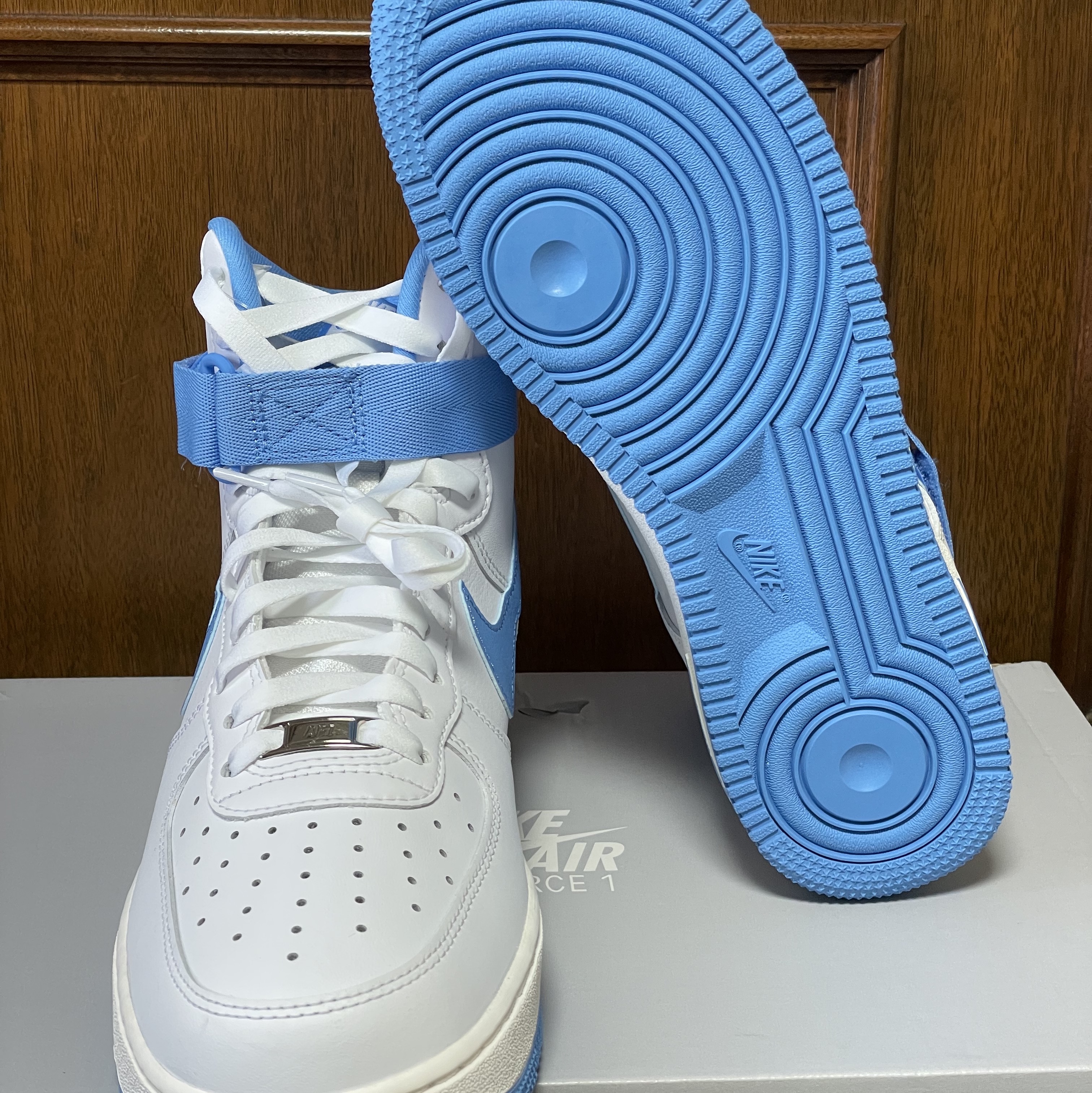 (W) Nike Air Force 1 High OG QS University Blue 착용 스타일 - 5