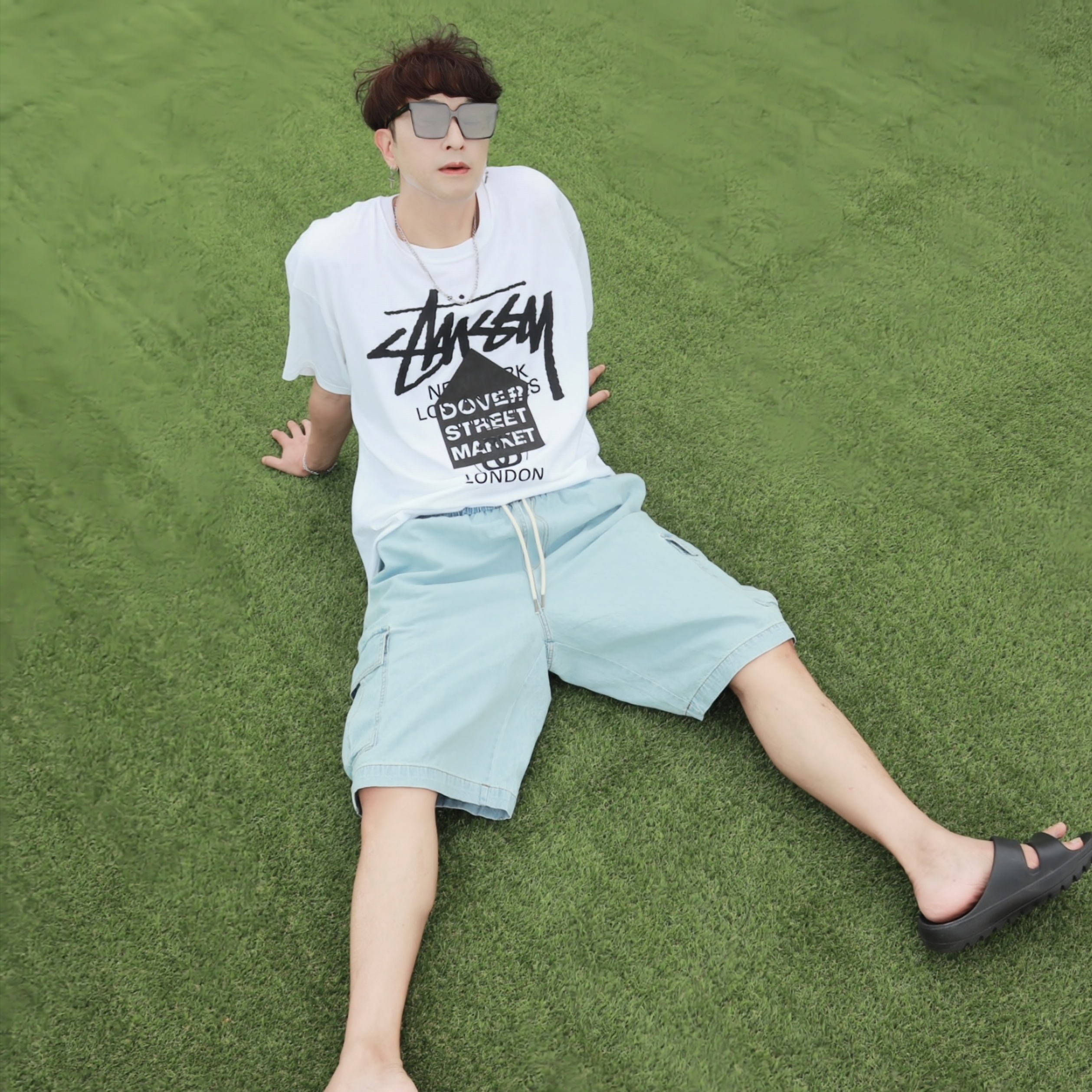 Stussy DSM World Tour T-Shirt White 착용 스타일 - 1