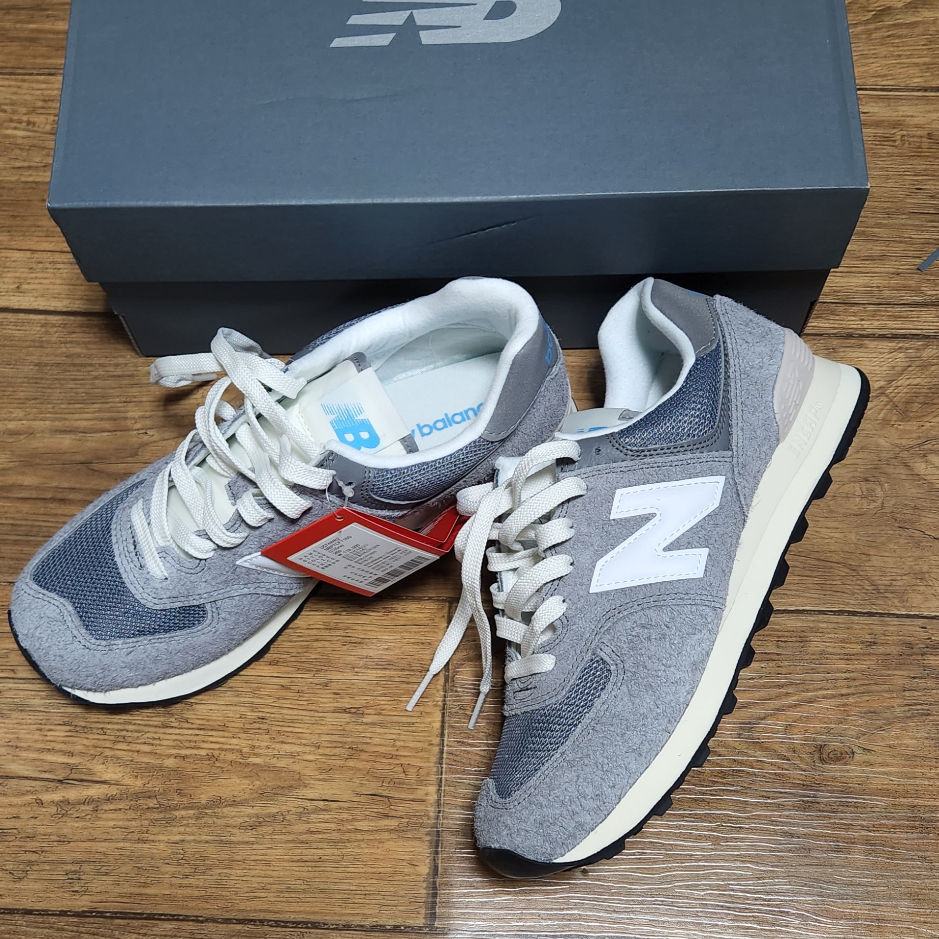 New Balance 574 Heritage Gray 착용 스타일