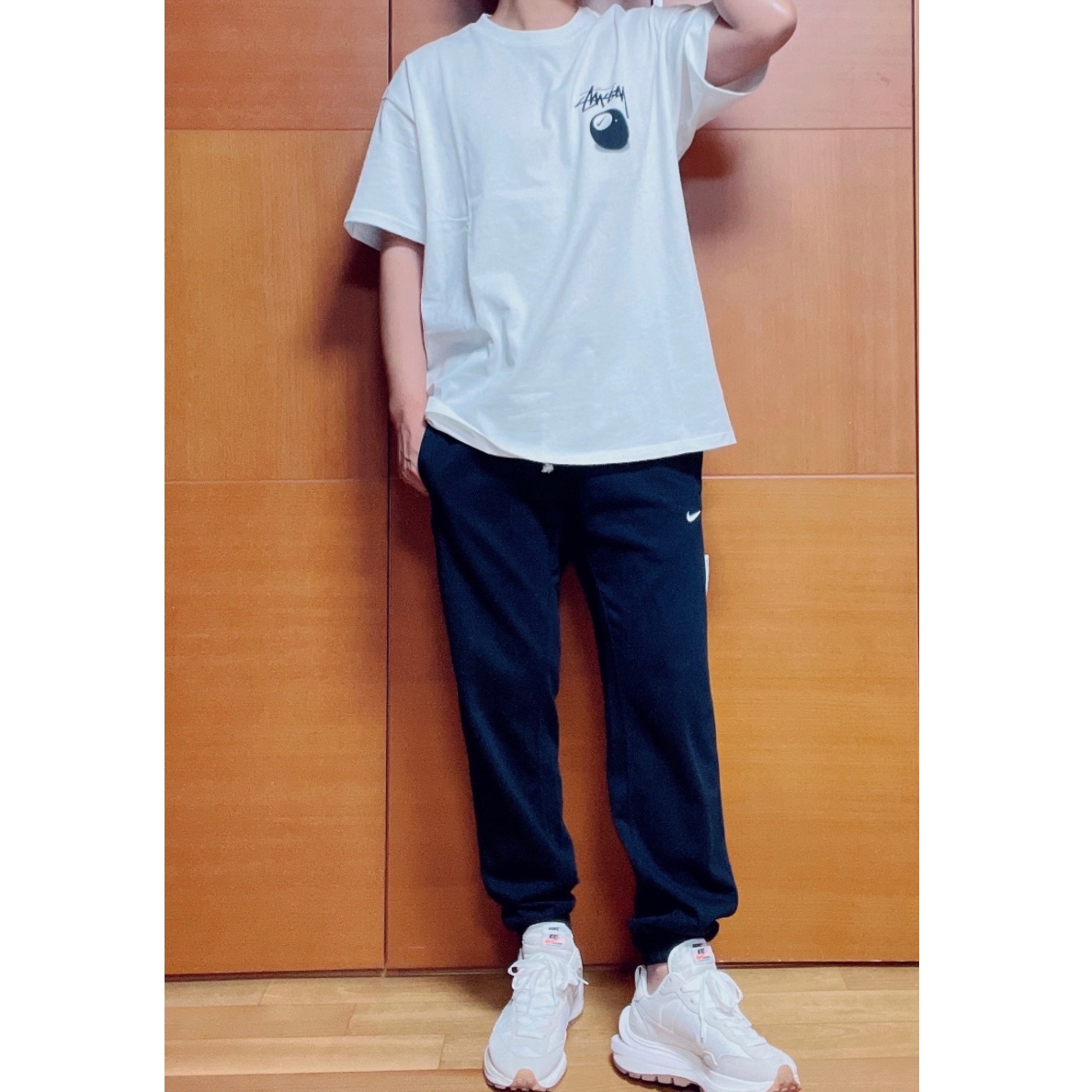 Nike x Stussy NRG FL SS 8 Ball T-Shirt White (DO9322-100), Nike x Sacai VaporWaffle White and Gum 착용 스타일 - 2