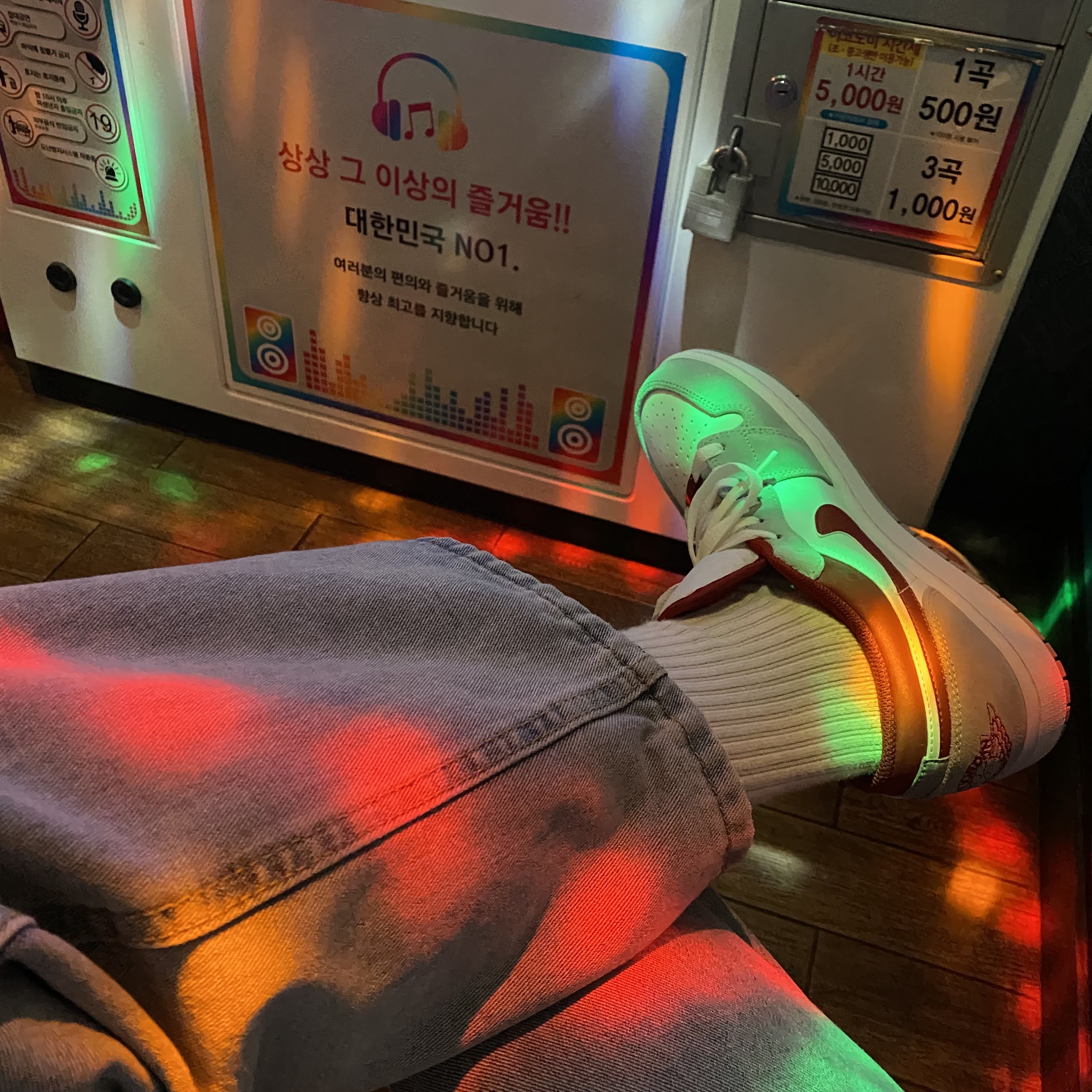 Jordan 1 Low SE Light Smoke Grey Gym Red 착용 스타일
