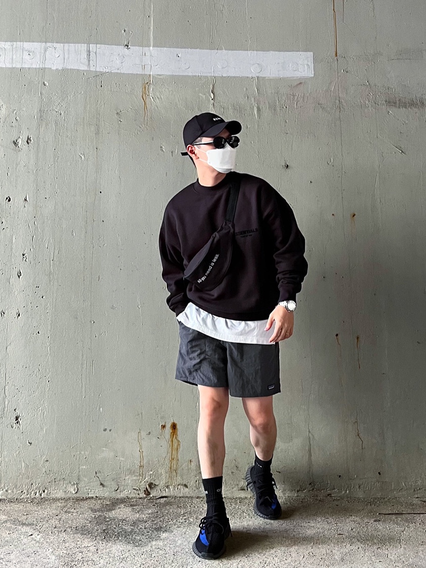 Essentials The Core Collection Crewneck Sweatshirt Stretch Limo, Adidas Yeezy Boost 350 V2 Dazzling Blue 착용 스타일