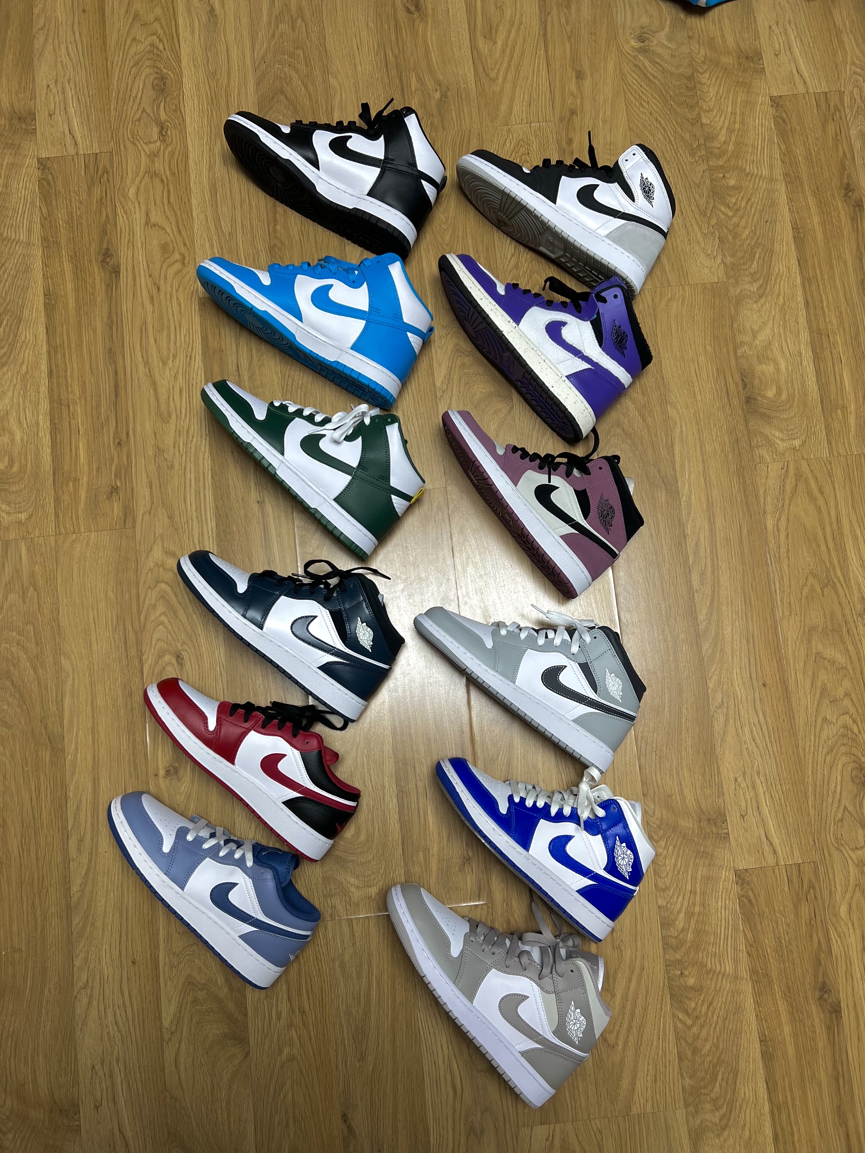 (W) Nike Dunk High Black and White, (W) Jordan 1 Mid White Hyper Royal 착용 스타일 - 2