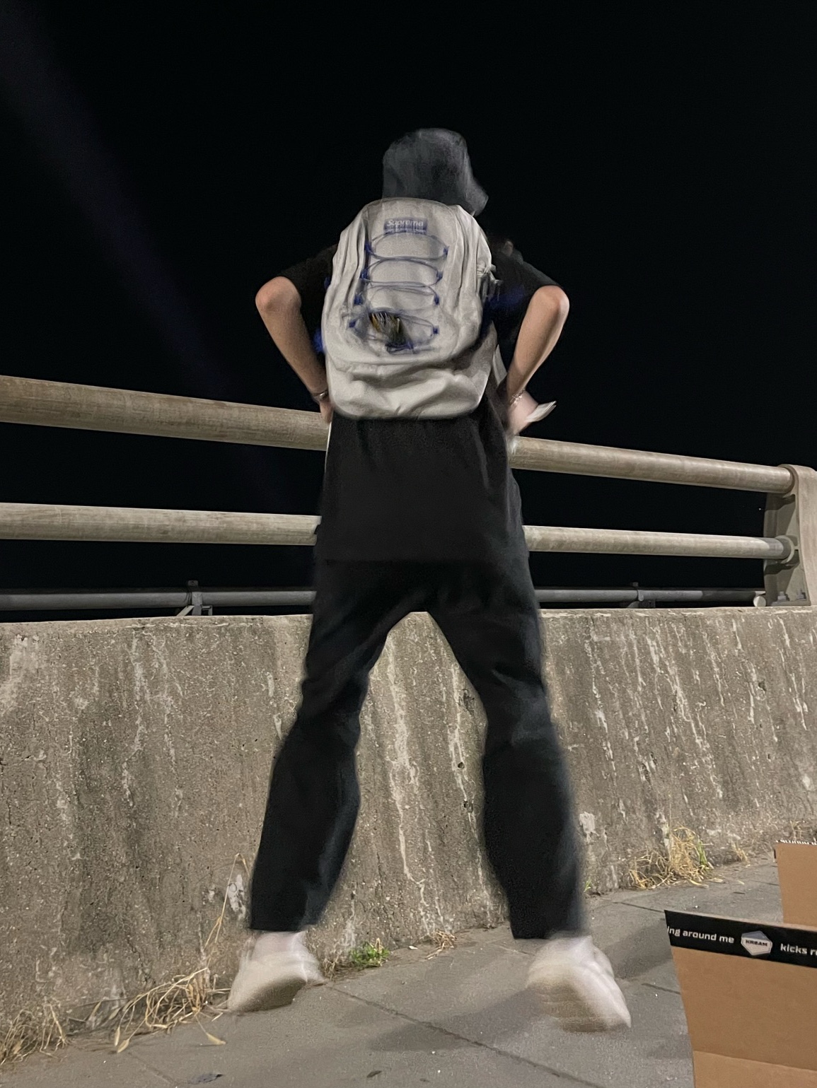 Supreme Backpack Silver - 22SS 착용 스타일