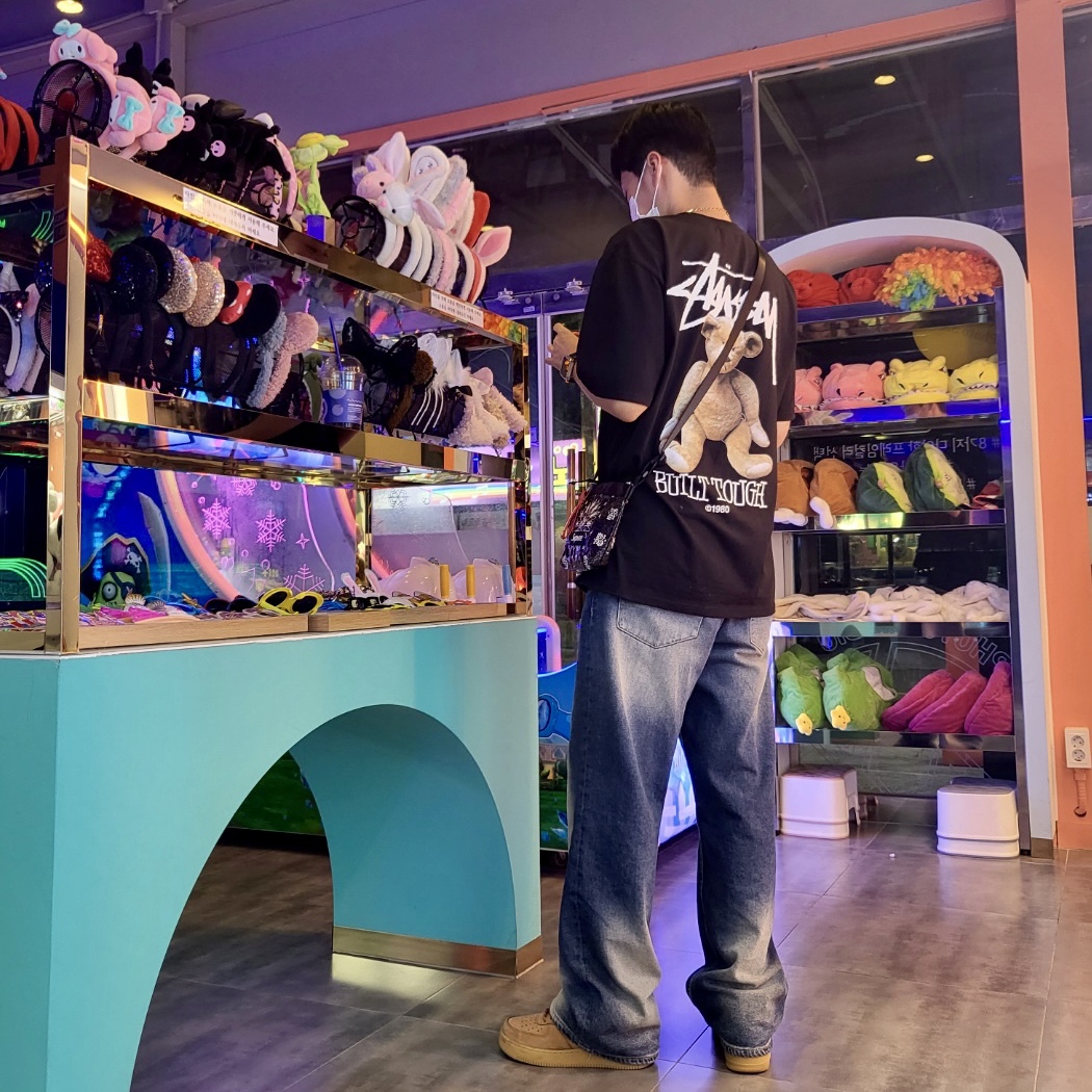 Stussy Built Tough T-Shirt Black, Supreme Bandana Tarp Side Bag Black - 21SS 착용 스타일 - 1