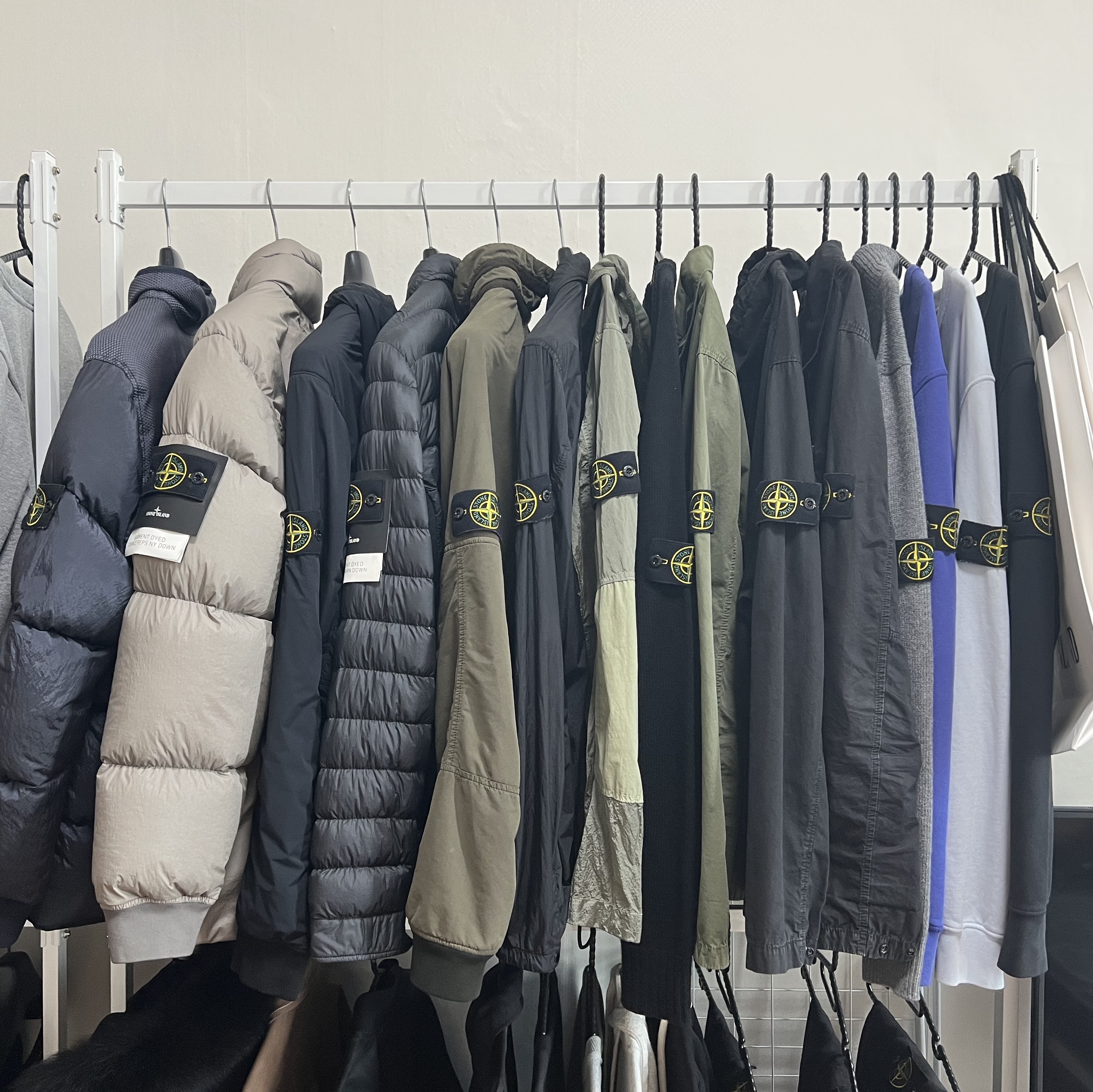 Stone Island 42840 Modified Panama Nylon Mix Fabric Down-TC Jacket Ink Blue - 21FW, Stone Island 40123 Garment Dyed Crinkle Reps Down Jacket Fango - 20FW 착용 스타일