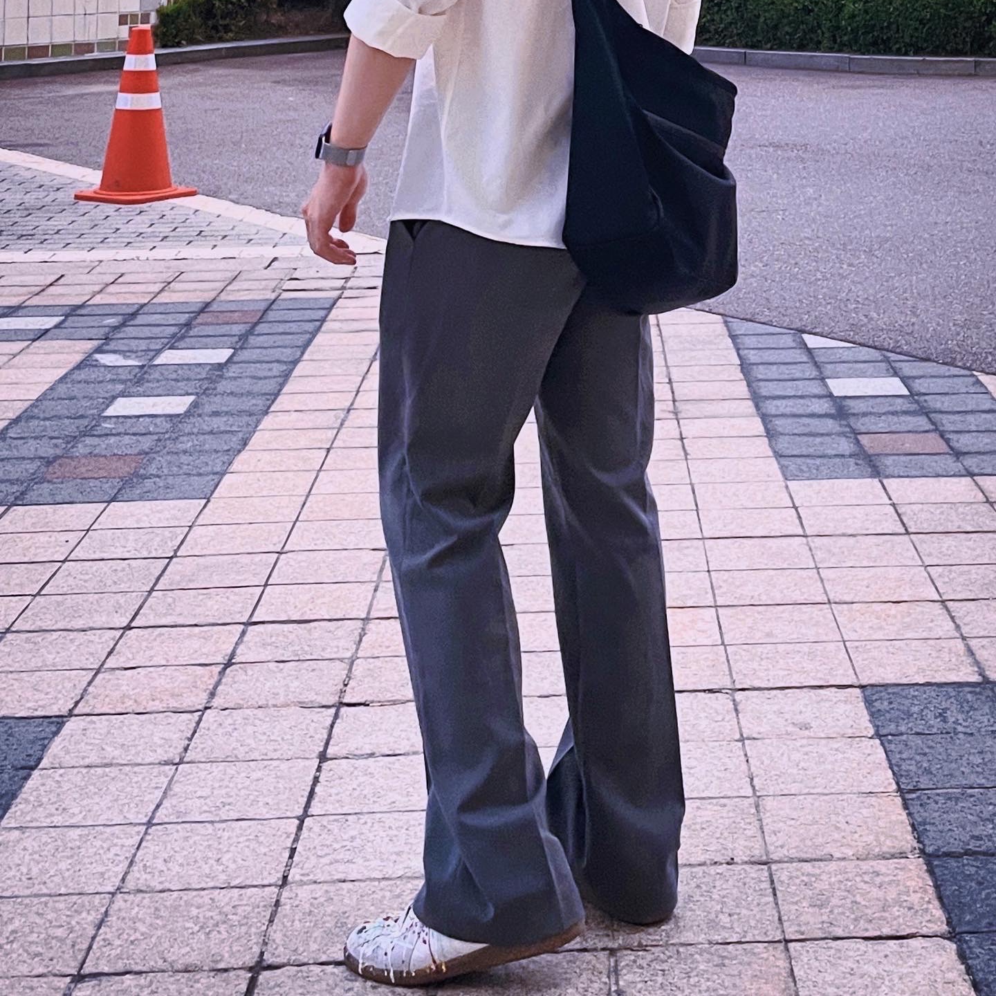 Maison Margiela Replica Paint Drop Sneakers, (W) Maison Margiela Replica Paint Drop Sneakers Grey 착용 스타일 - 2