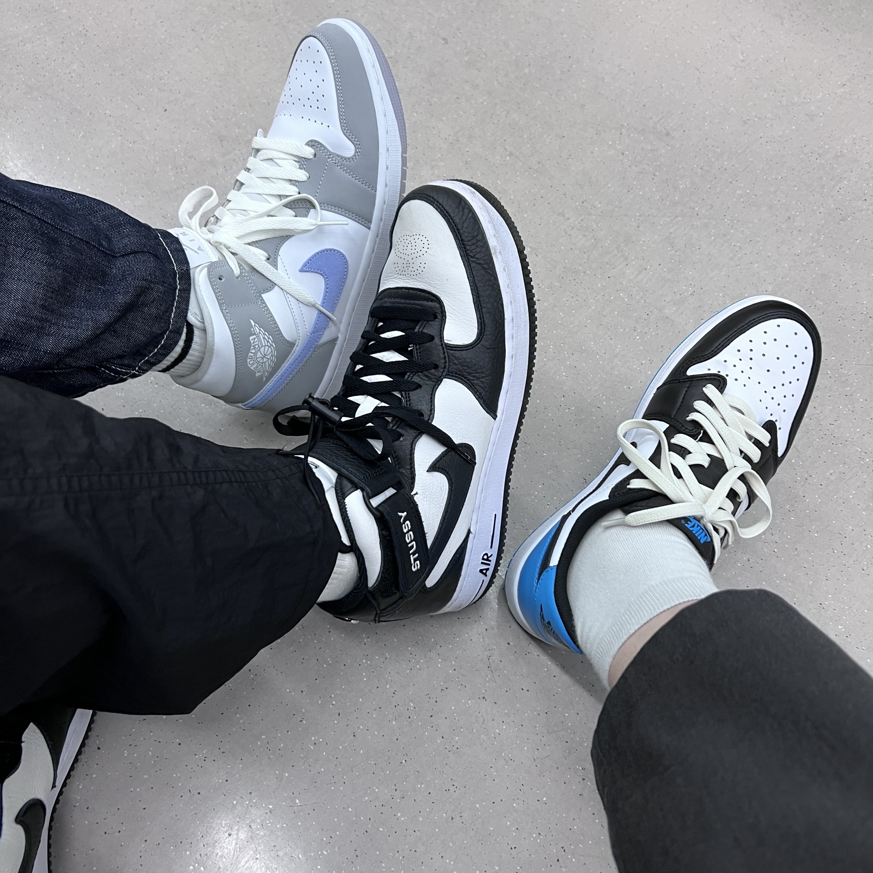 Nike x Stussy Air Force 1 '07 Mid SP Black and Light Bone, (W) Jordan 1 Mid Wolf Grey 착용 스타일