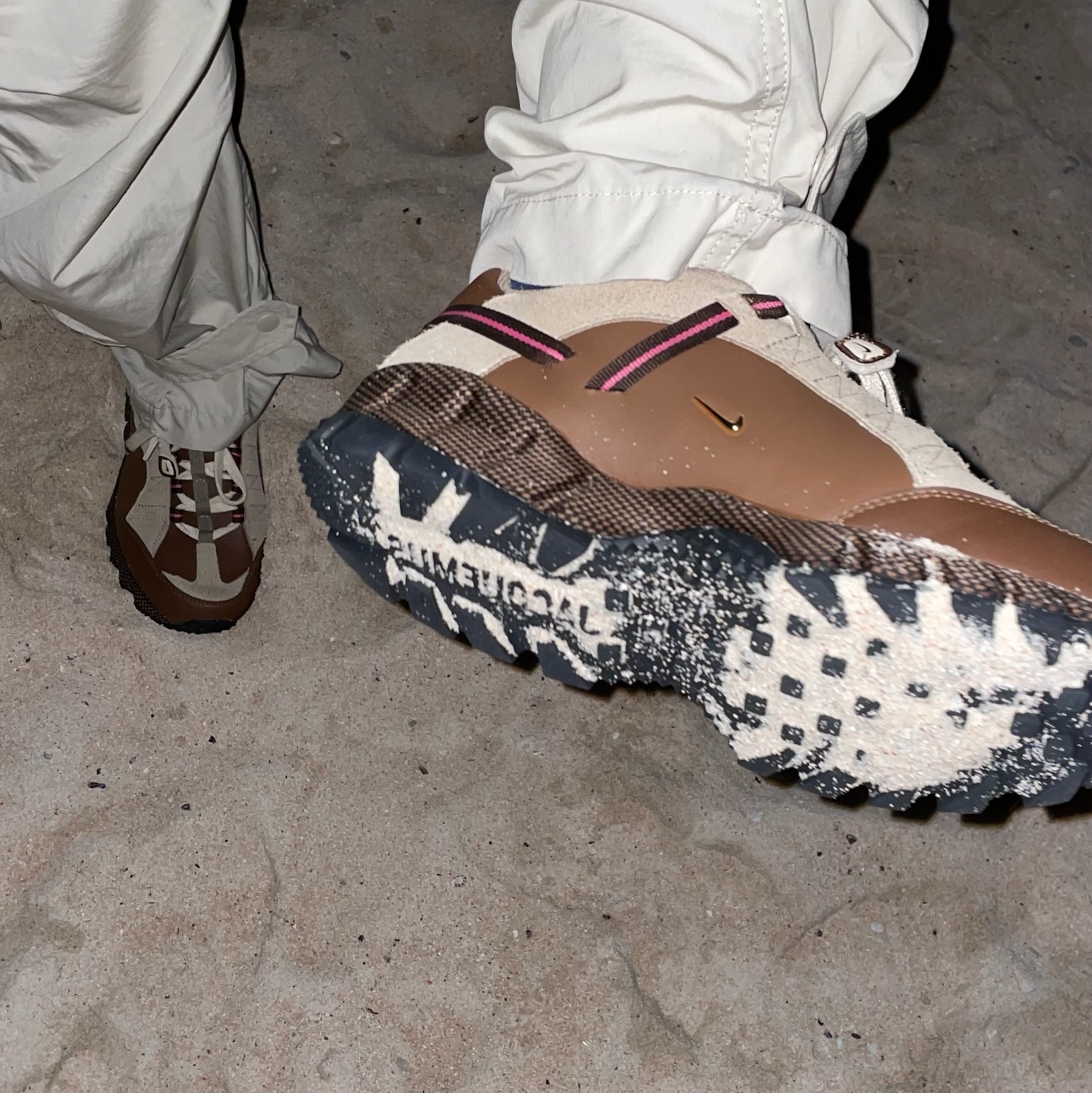 Nike x Jacquemus Air Humara LX Ale Brown and Gold 착용 스타일 - 2