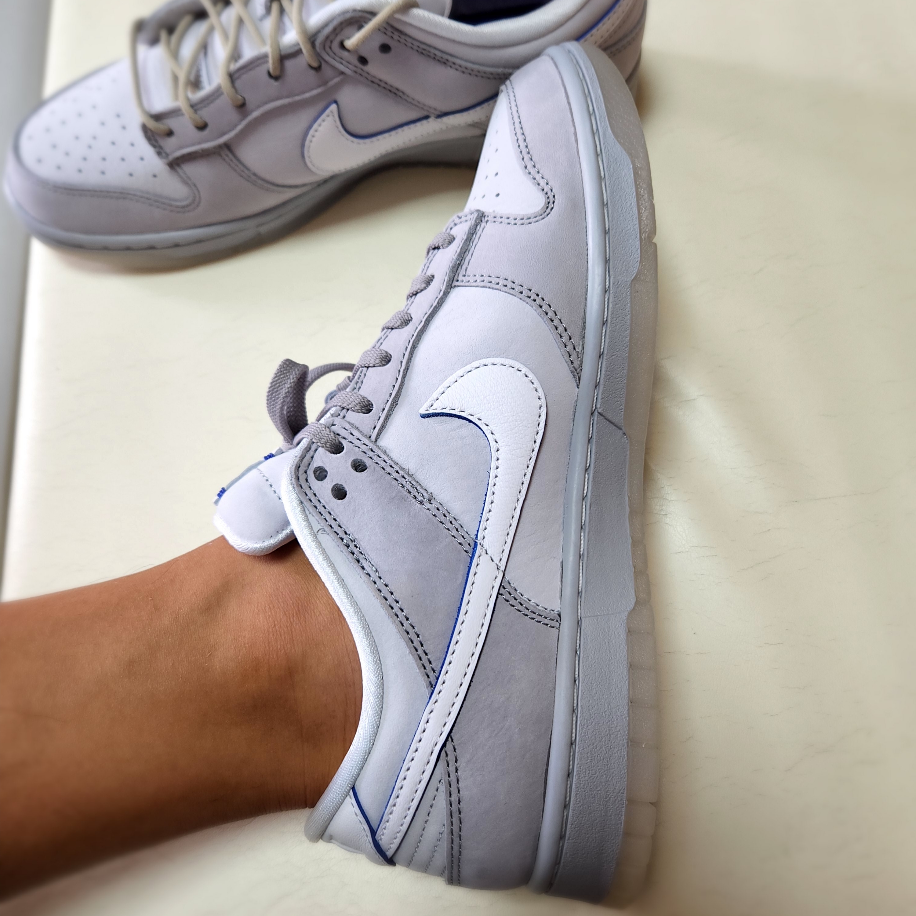 Nike Dunk Low Wolf Grey and Pure Platinum 착용 스타일 - 2