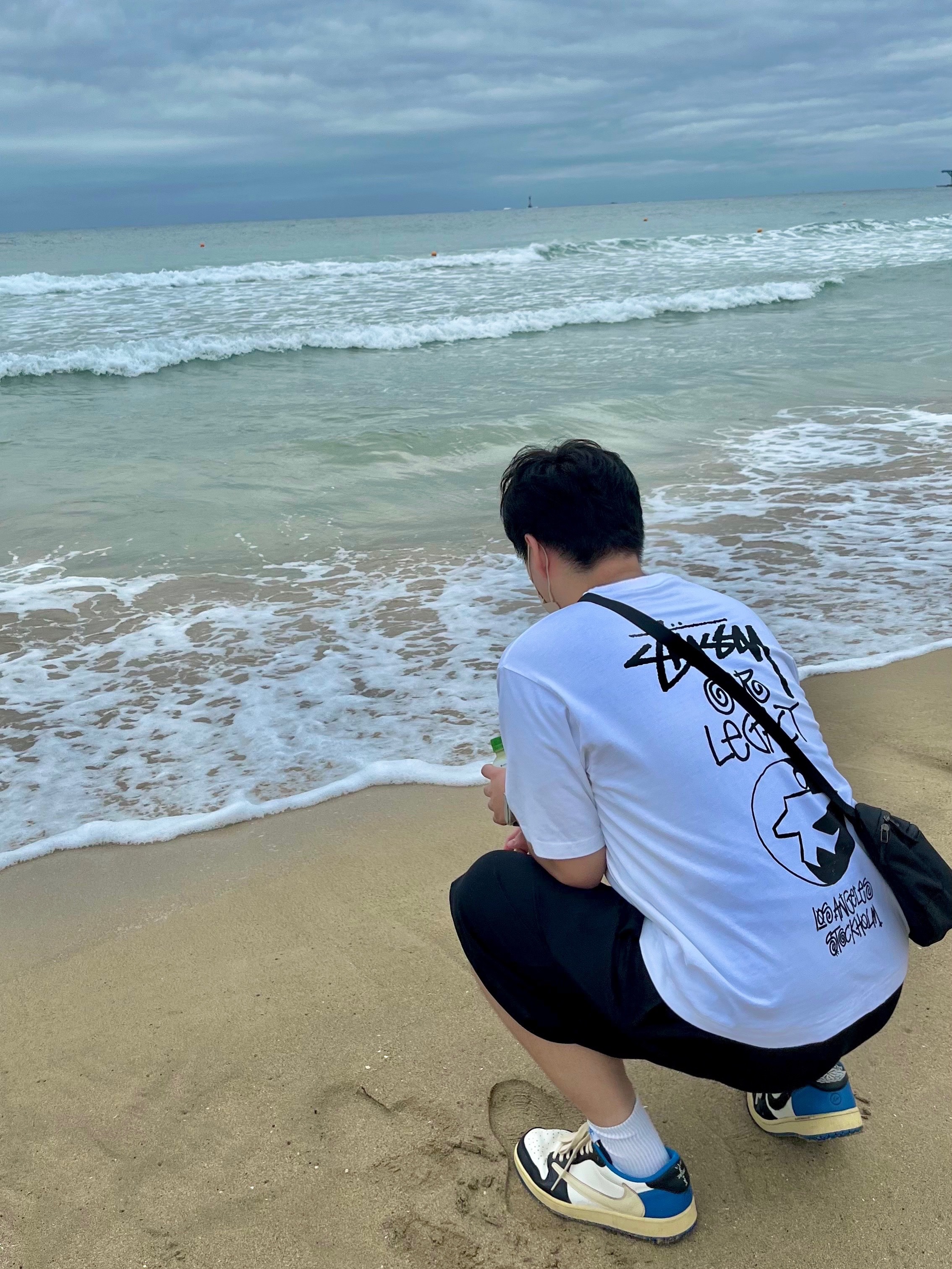 Stussy x Our Legacy Surfman Pig. Dyed T-Shirt Natural - 21FW, Jordan 1 x Travis Scott x Fragment Retro Low OG SP Military Blue 착용 스타일