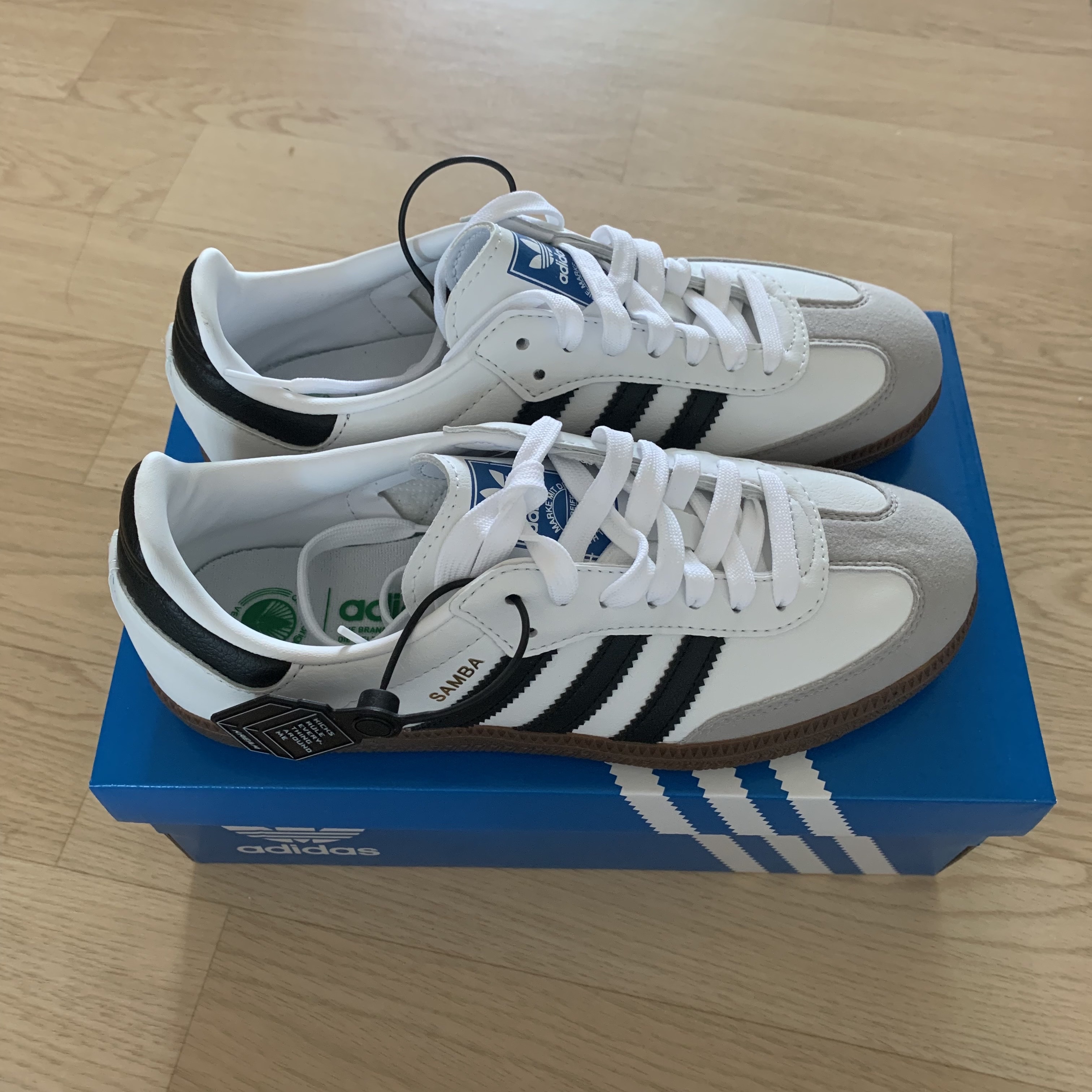 Adidas Samba Vegan White Black 착용 스타일