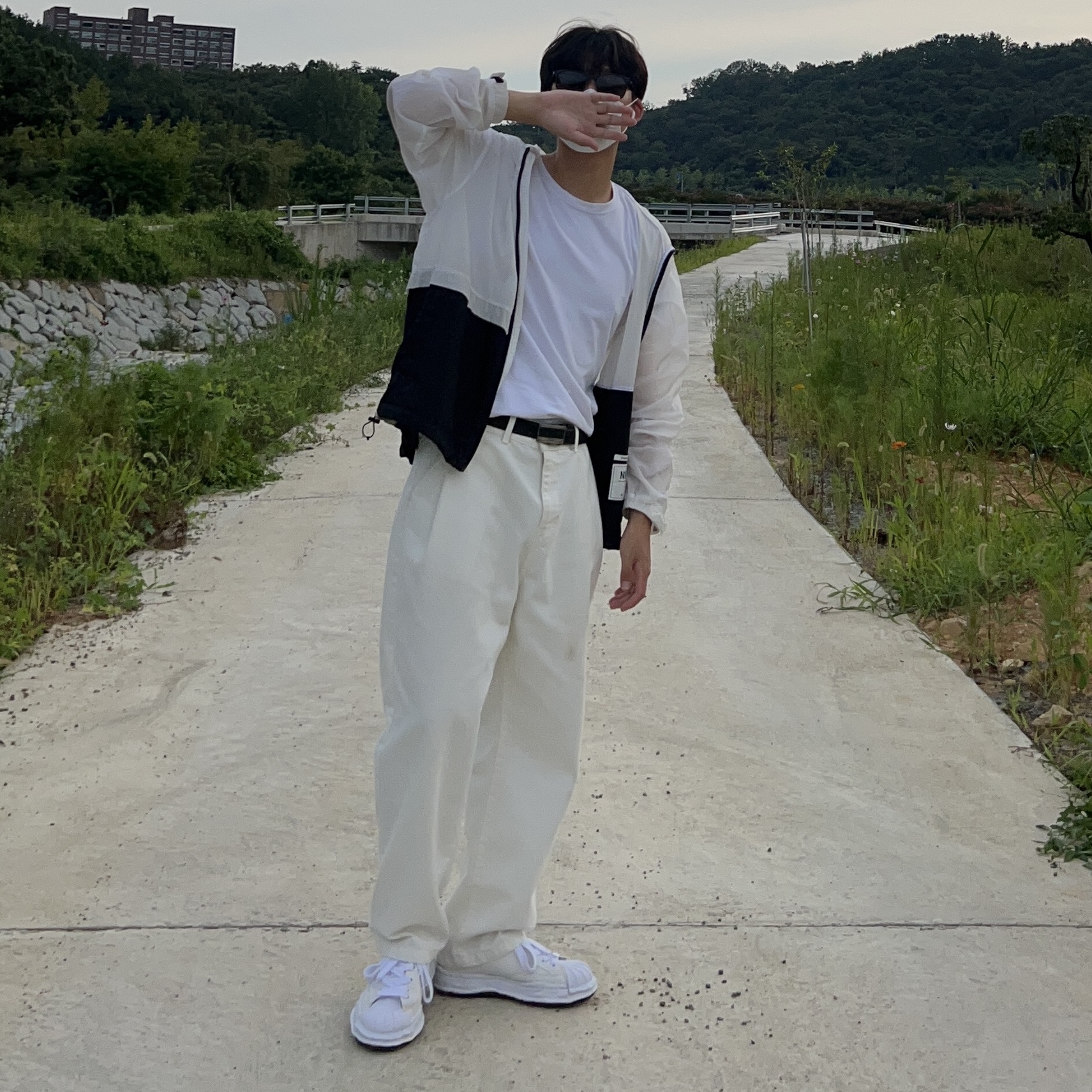 Maison Mihara Yasuhiro Blakey OG Sole Canvas Low-top Sneakers White 착용 스타일