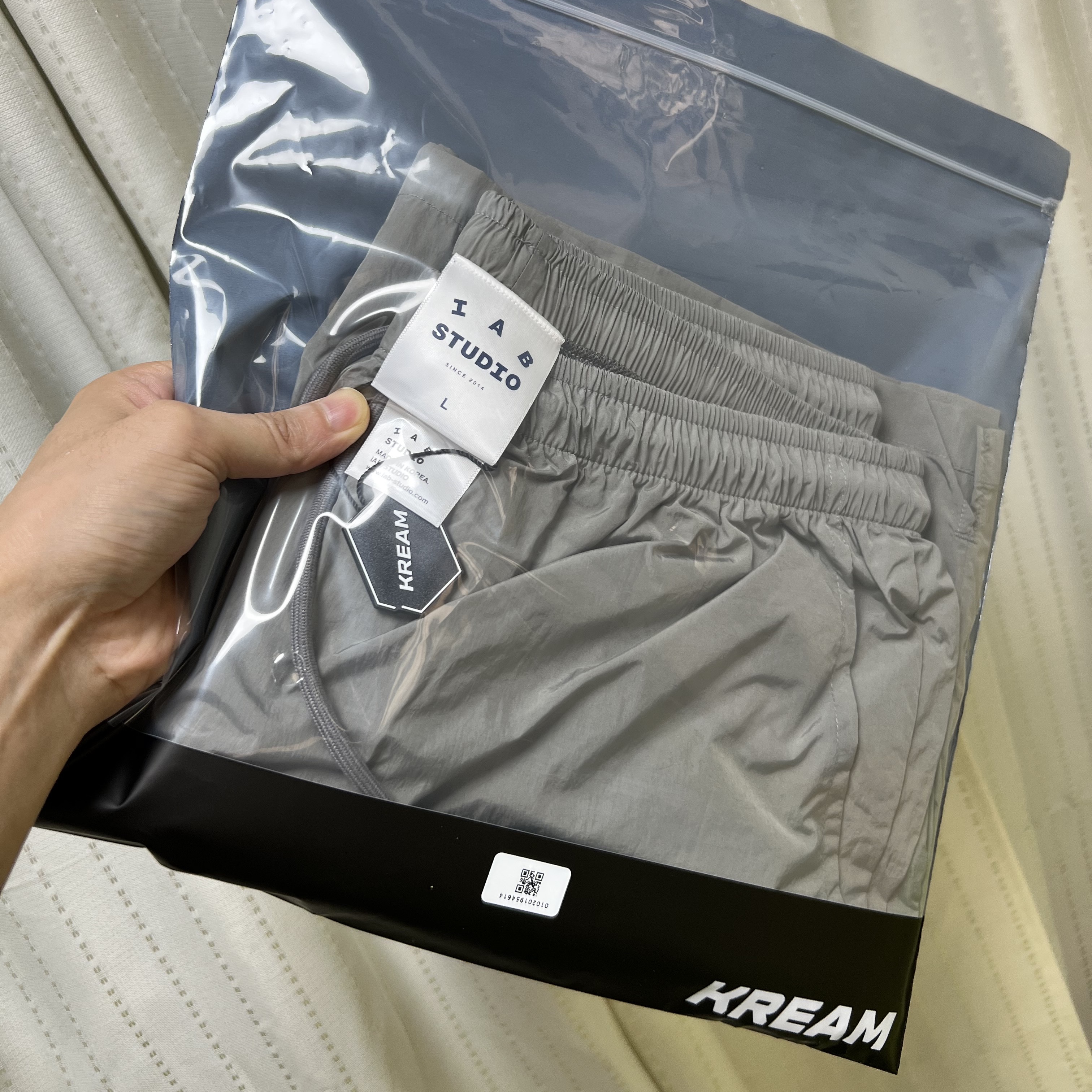 IAB Studio Woven Shorts Gray 착용 스타일