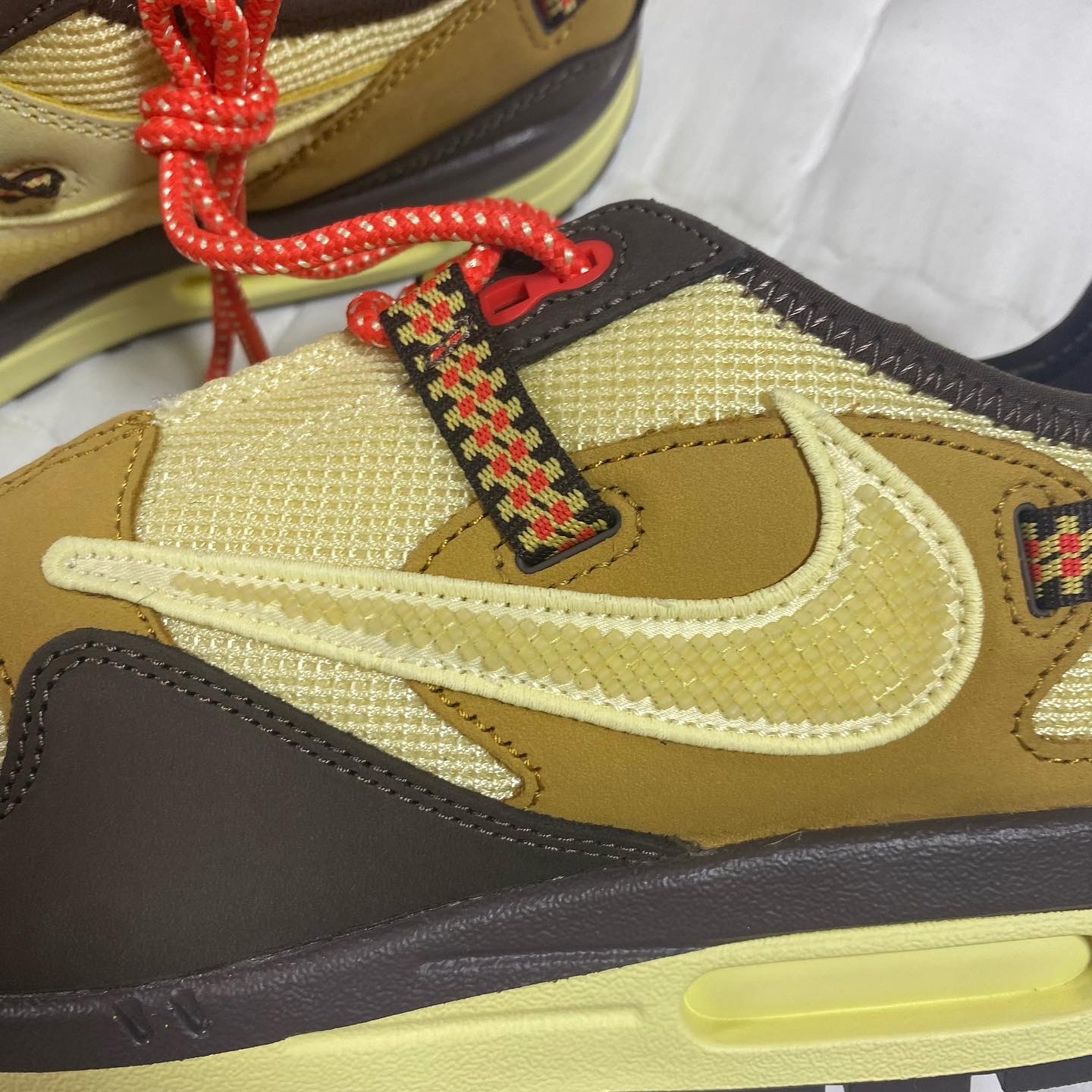 Nike x Travis Scott Air Max 1 Cact.us Brown 착용 스타일 - 2