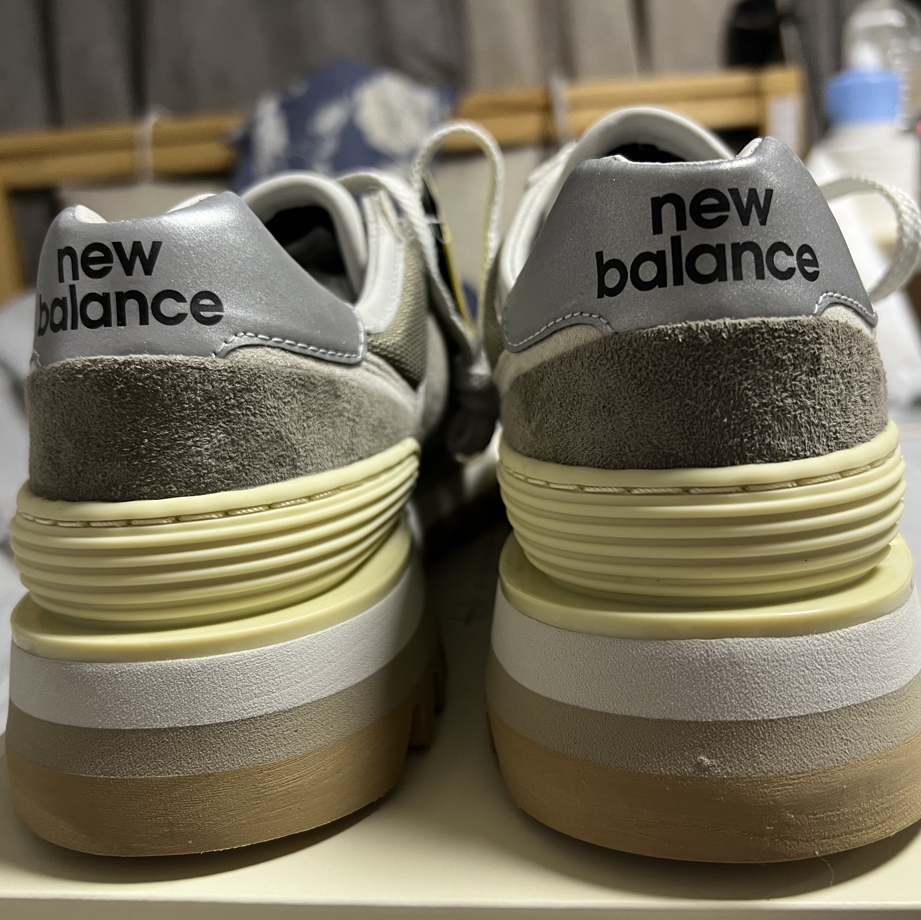 New Balance x Tokyo Design Studio 574 Grey Dune 착용 스타일 - 3