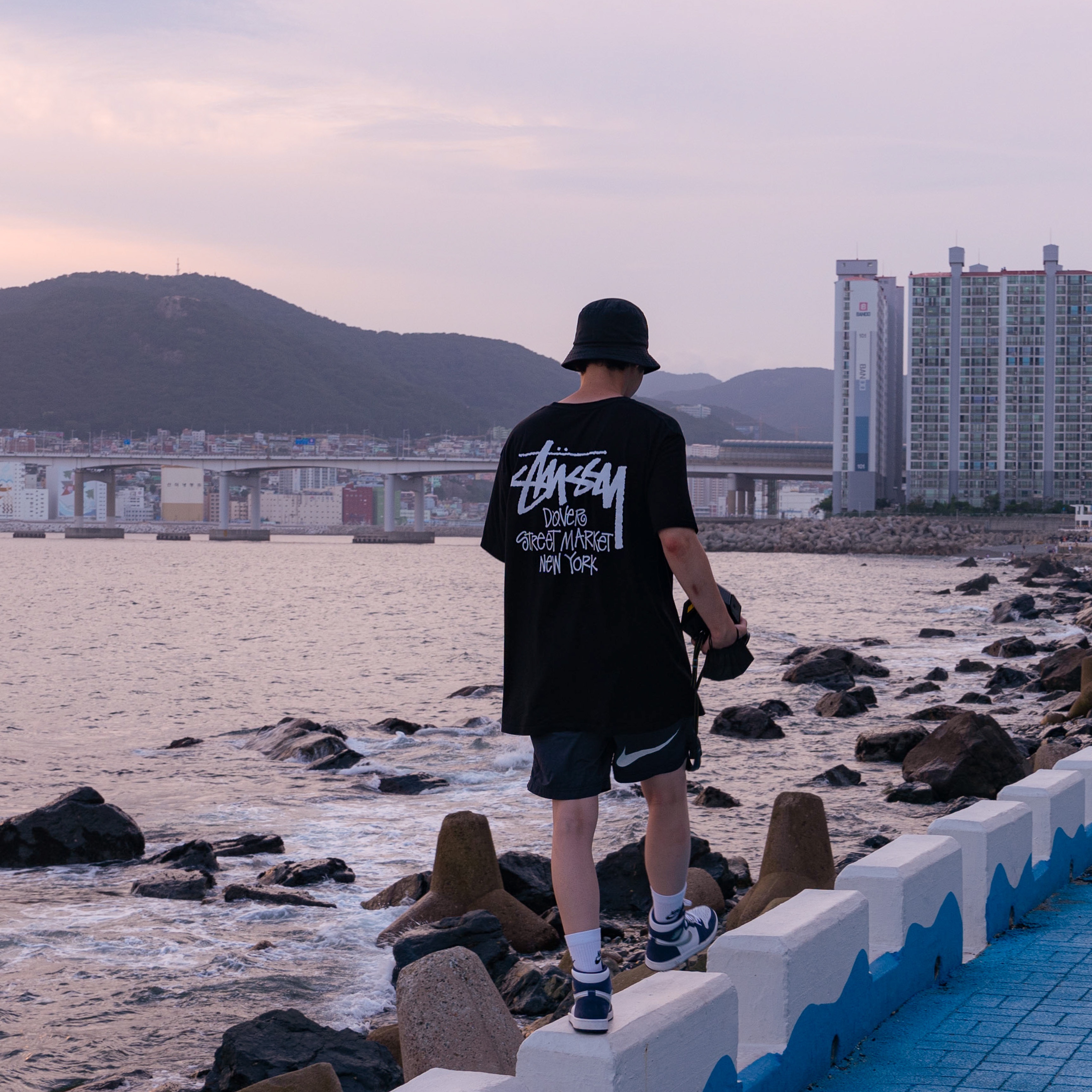 Jordan 1 Retro High OG CO.JP Midnight Navy, Nike x Stussy Water Shorts Off Noir 착용 스타일