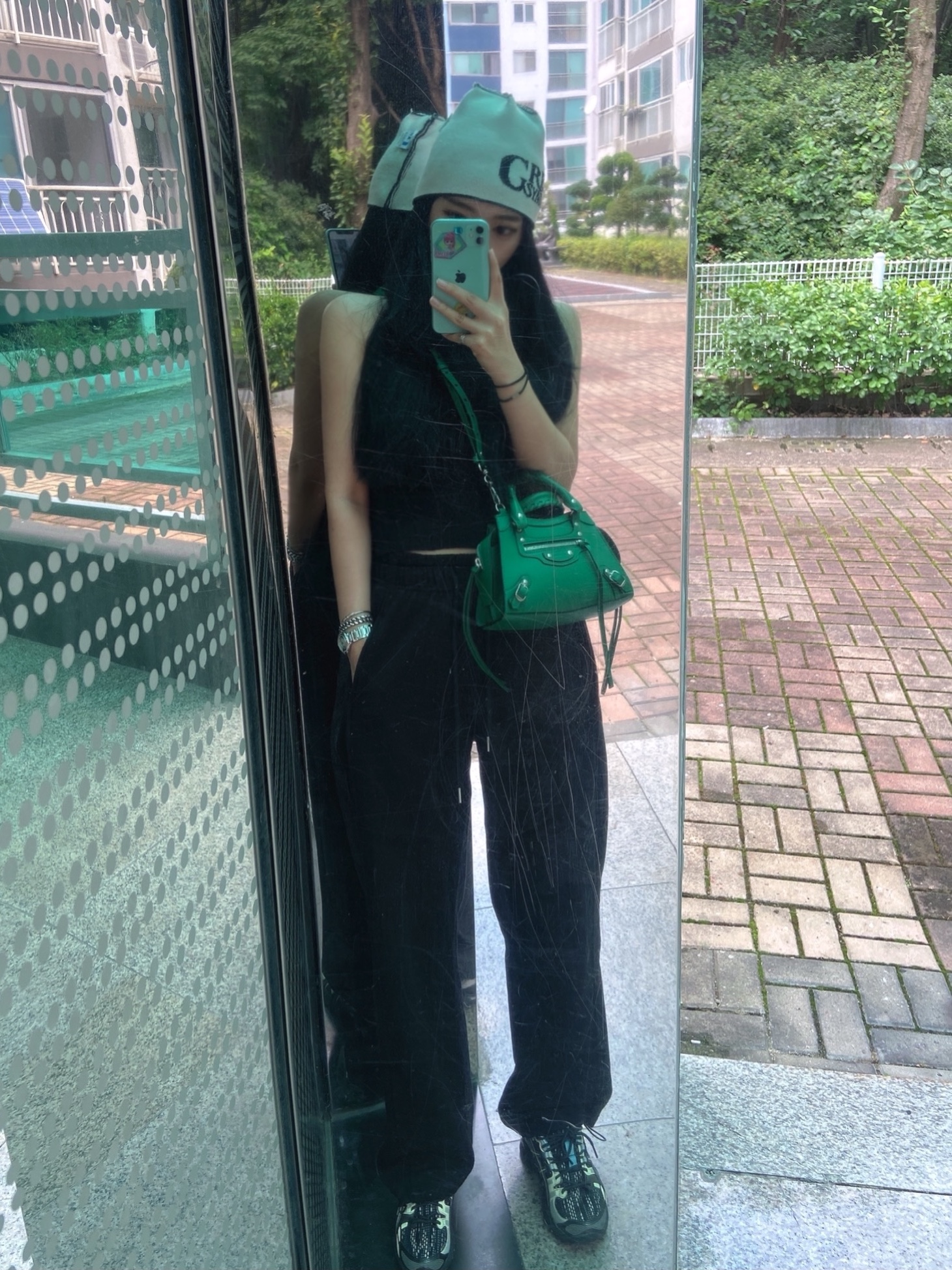 Balenciaga Neo Classic Nano City Bag Black, Asics UB5-S Gel-Nimbus 9 Black Gunmetal 착용 스타일 - 2