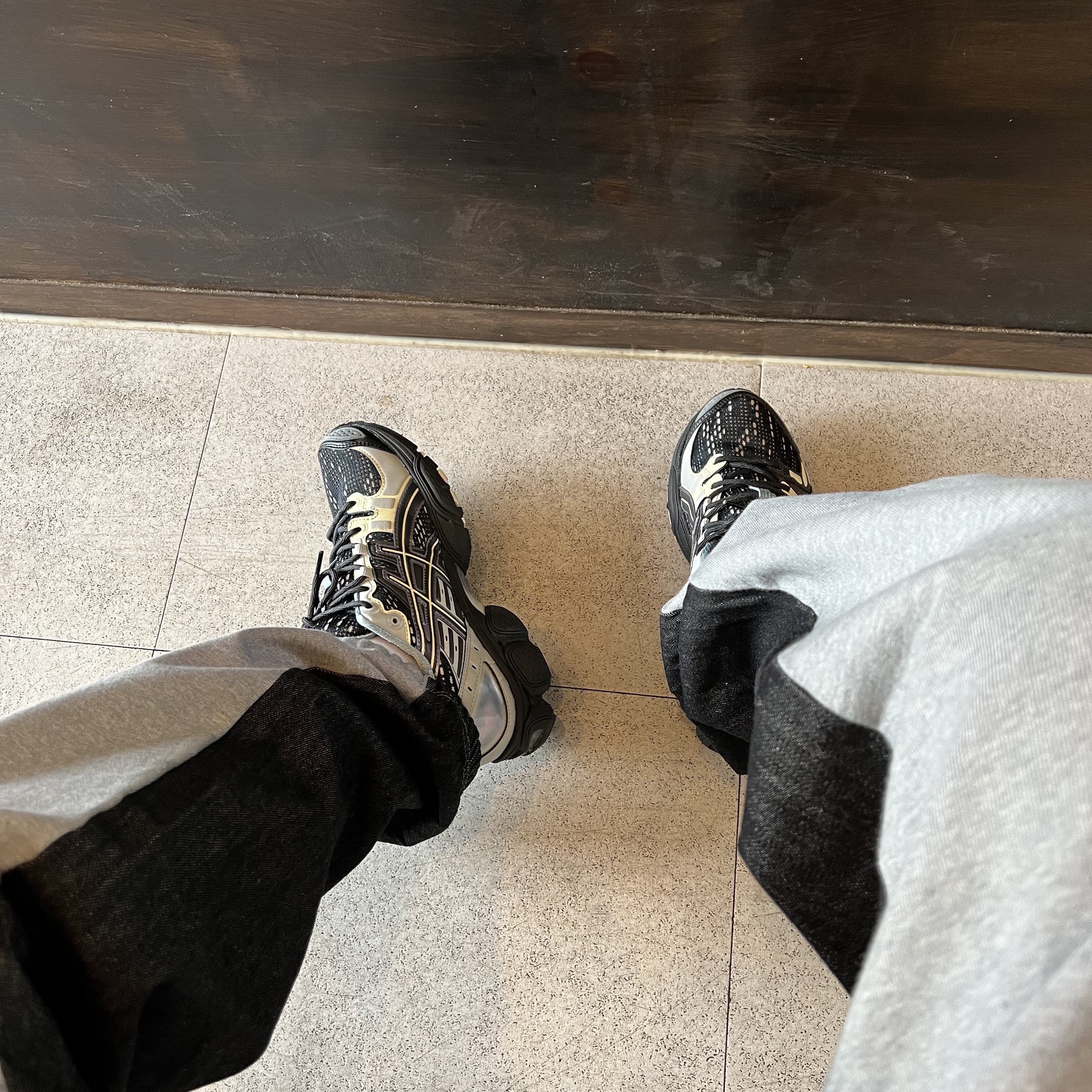 Asics UB5-S Gel-Nimbus 9 Black Gunmetal 착용 스타일