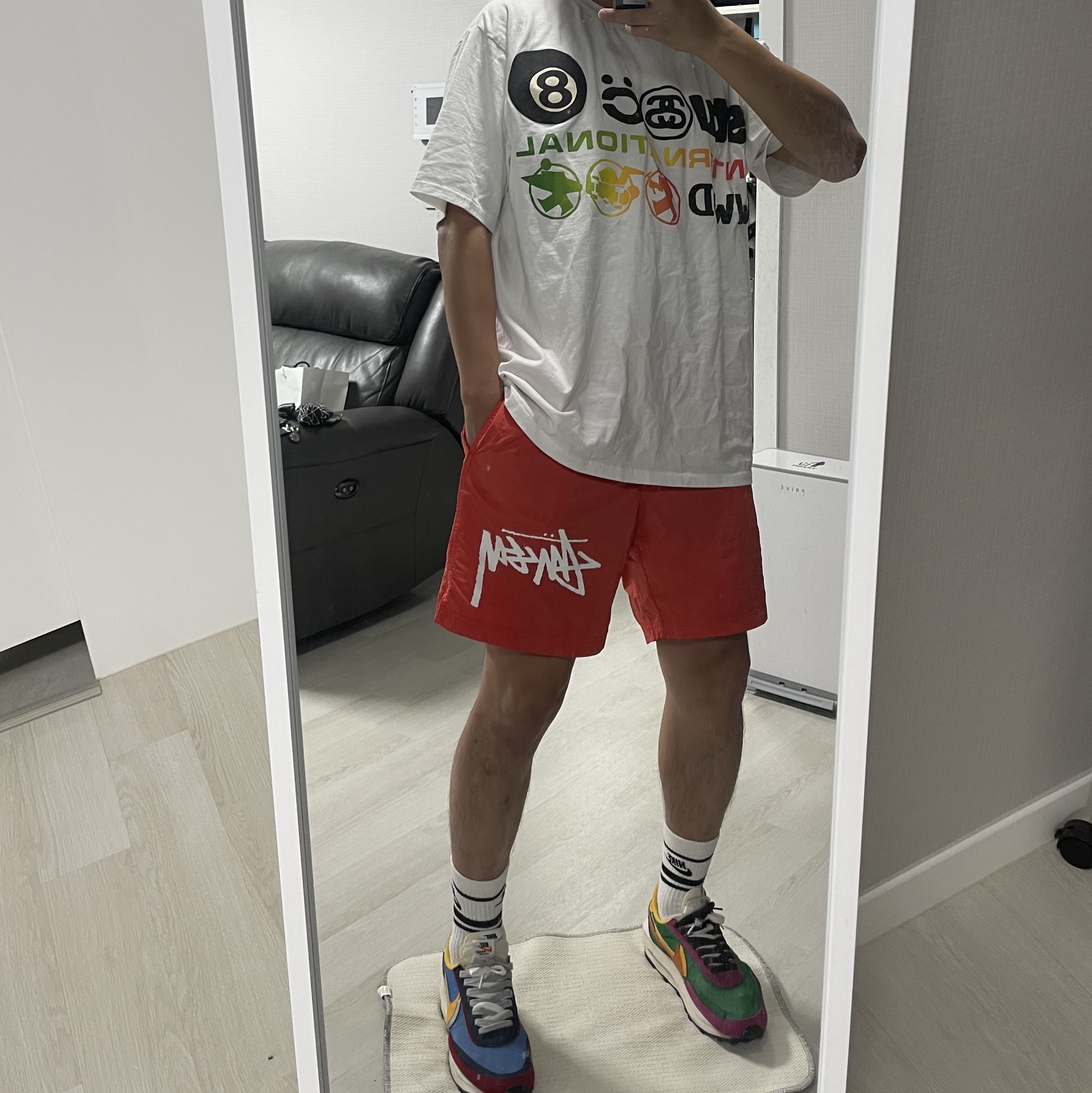 Nike x Stussy NRG FL SS 8 Ball T-Shirt White (DO9322-100), Nike x Stussy Water Shorts Off Noir 착용 스타일 - 5