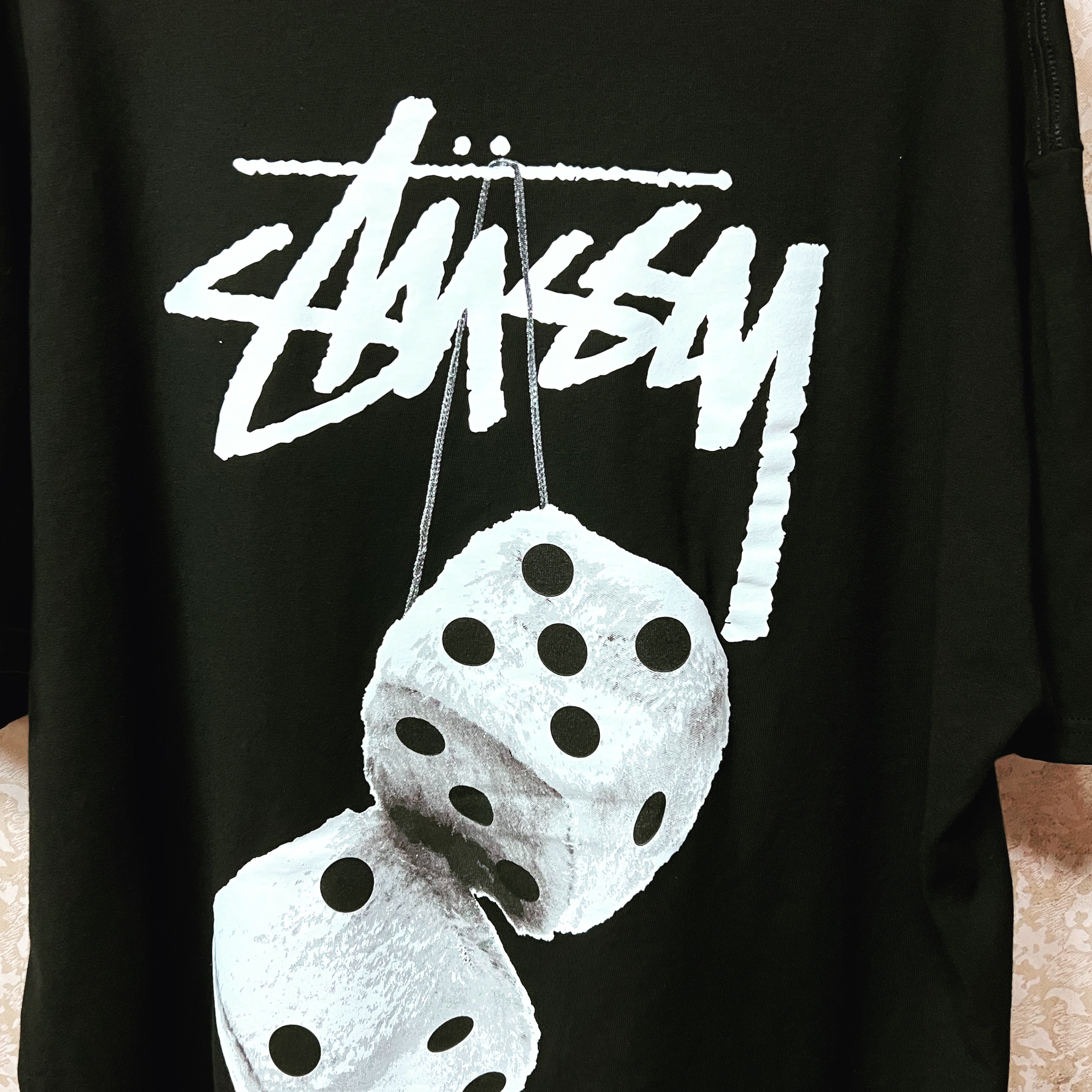 Stussy Fuzzy Dice T-Shirt Black 착용 스타일