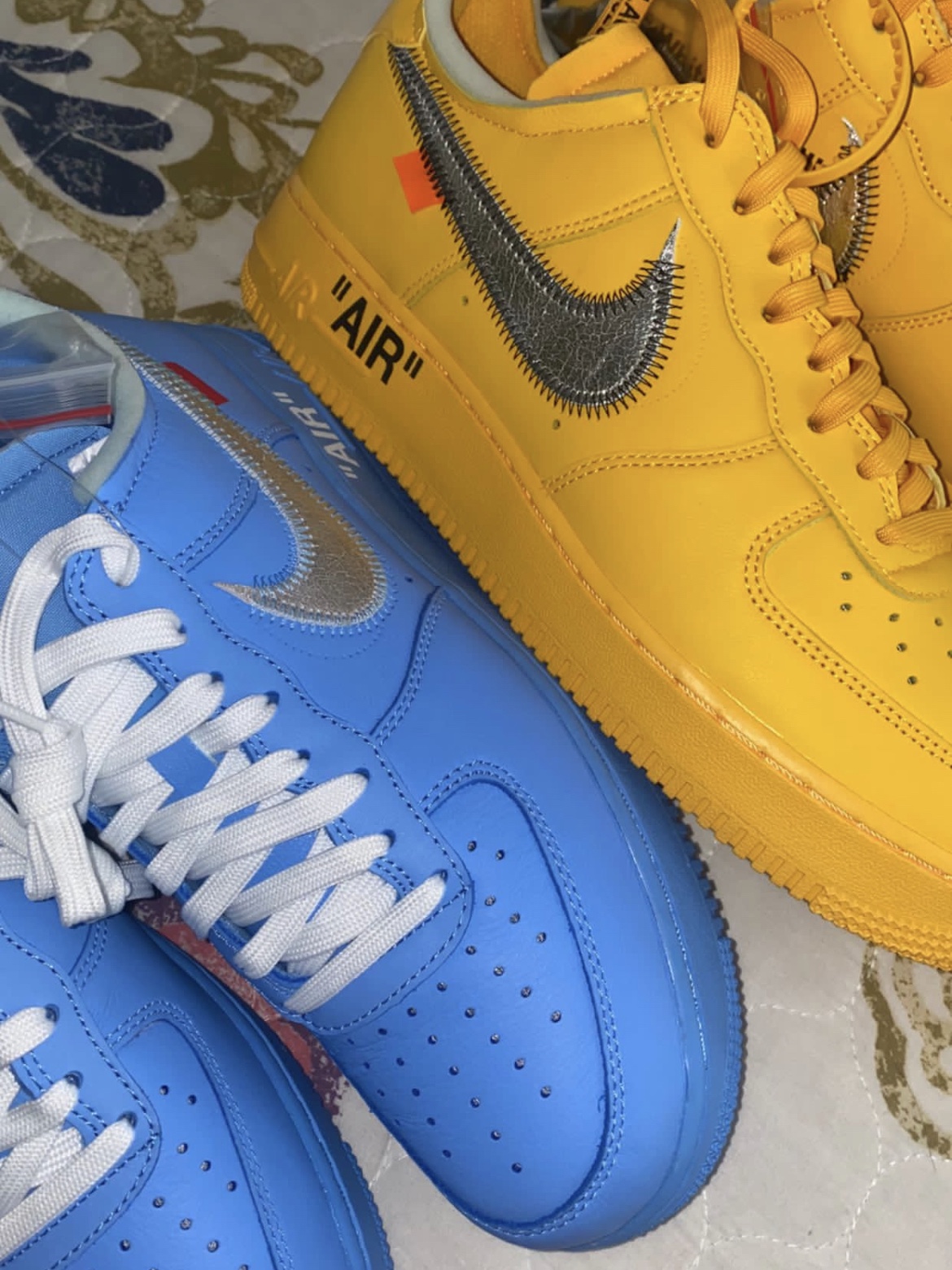 Nike x Off-White Air Force 1 '07 University Gold, Nike x Off-White Air Force 1 Low MCA University Blue 착용 스타일