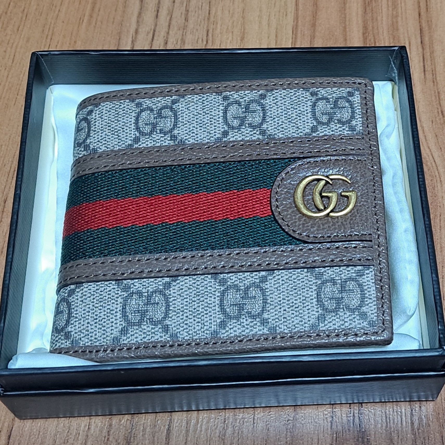Gucci Ophidia GG Wallet Beige Ebony 착용 스타일