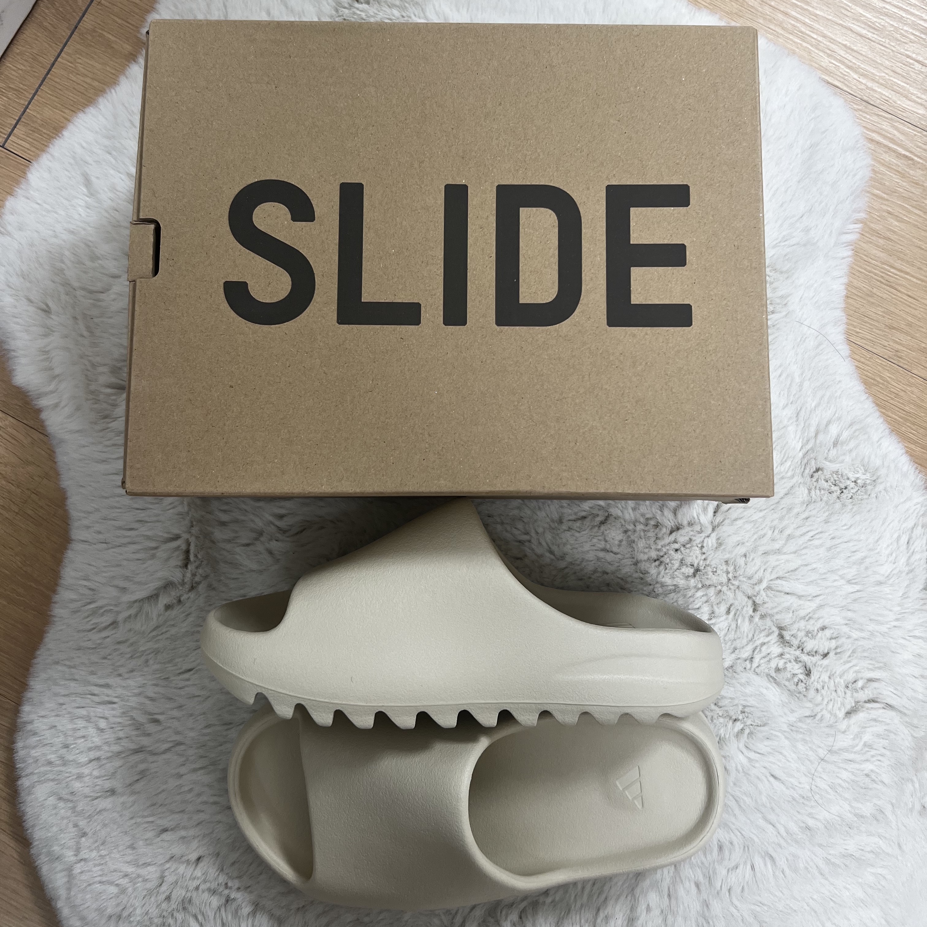 Adidas Yeezy Slide Bone 2022/2023 착용 스타일