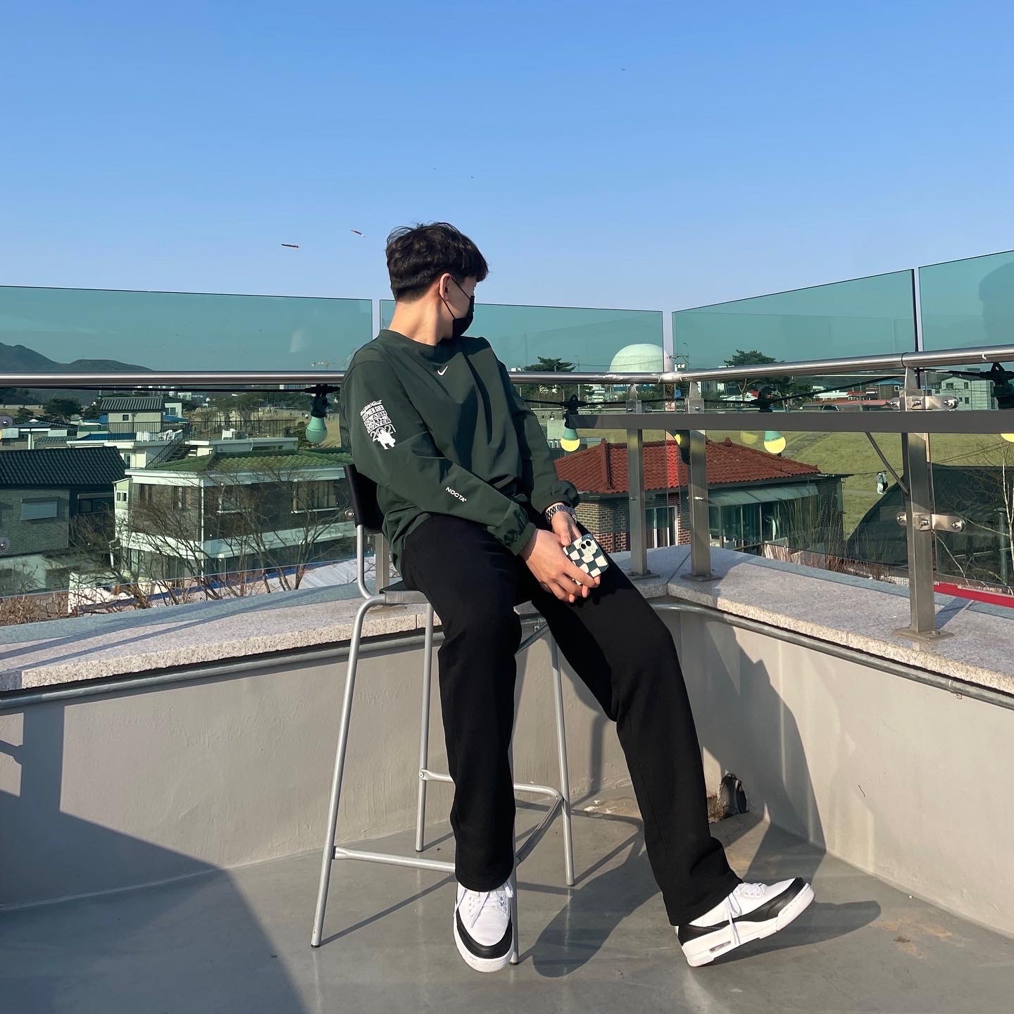 Jordan 3 x Fragment Retro SP White Black, Nike x Drake Nocta Golf Crewneck Top Green - US/EU 착용 스타일 - 2