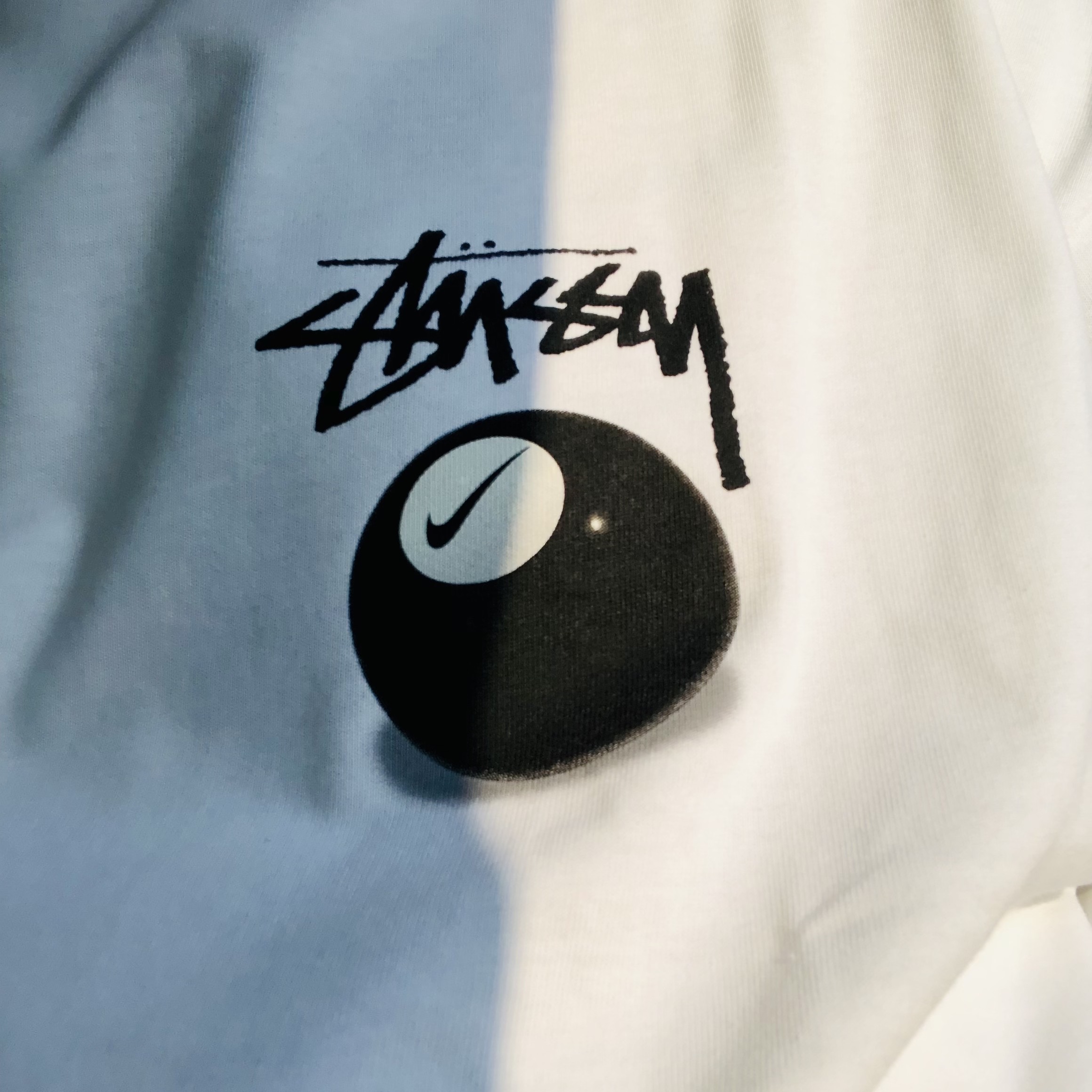 Nike x Stussy NRG FL SS 8 Ball T-Shirt White (DO9322-100), Nike x Stussy Water Shorts Off Noir 착용 스타일 - 1