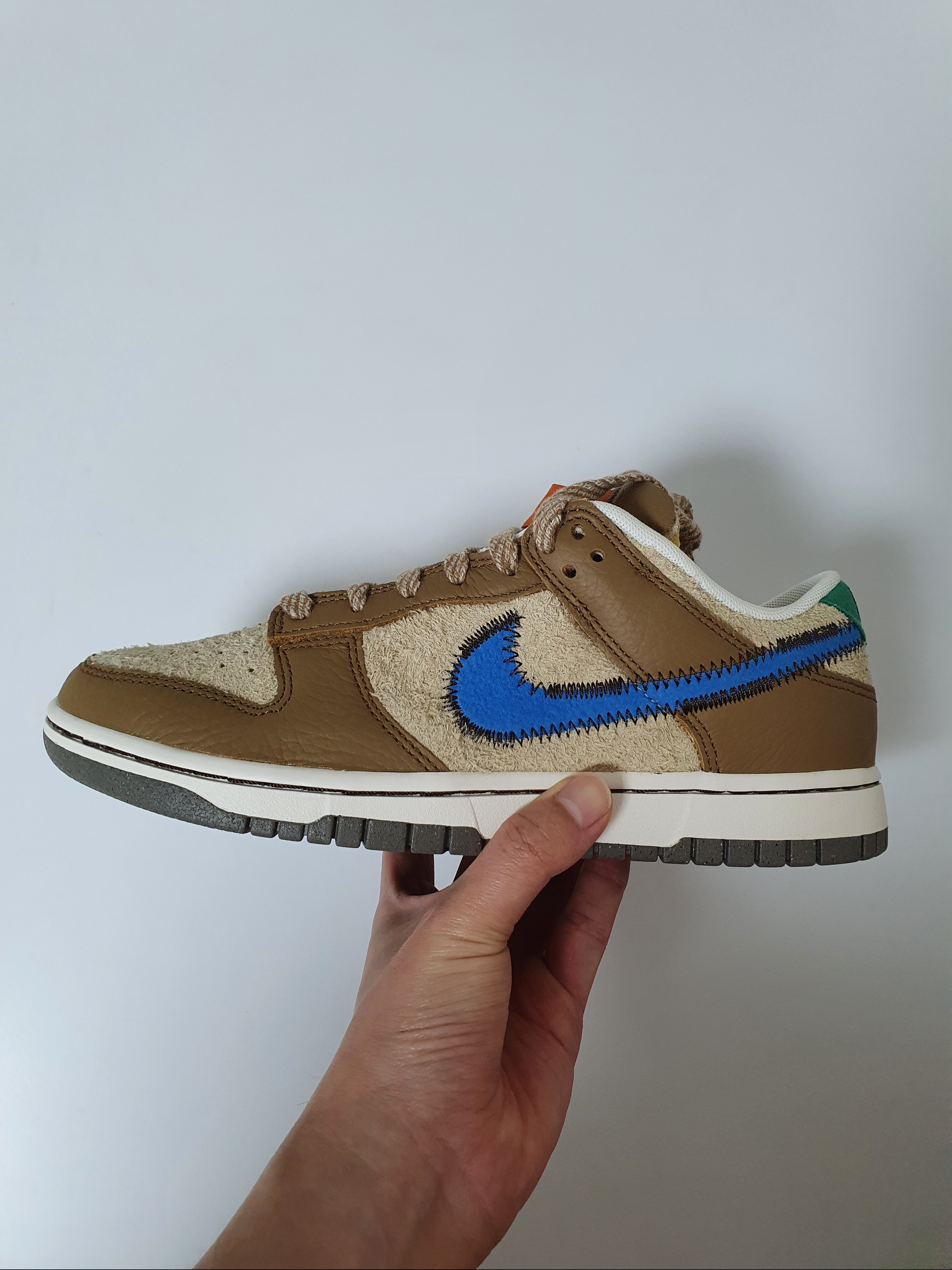 Nike x Size? Dunk Low Dark Driftwood Photo Blue 착용 스타일