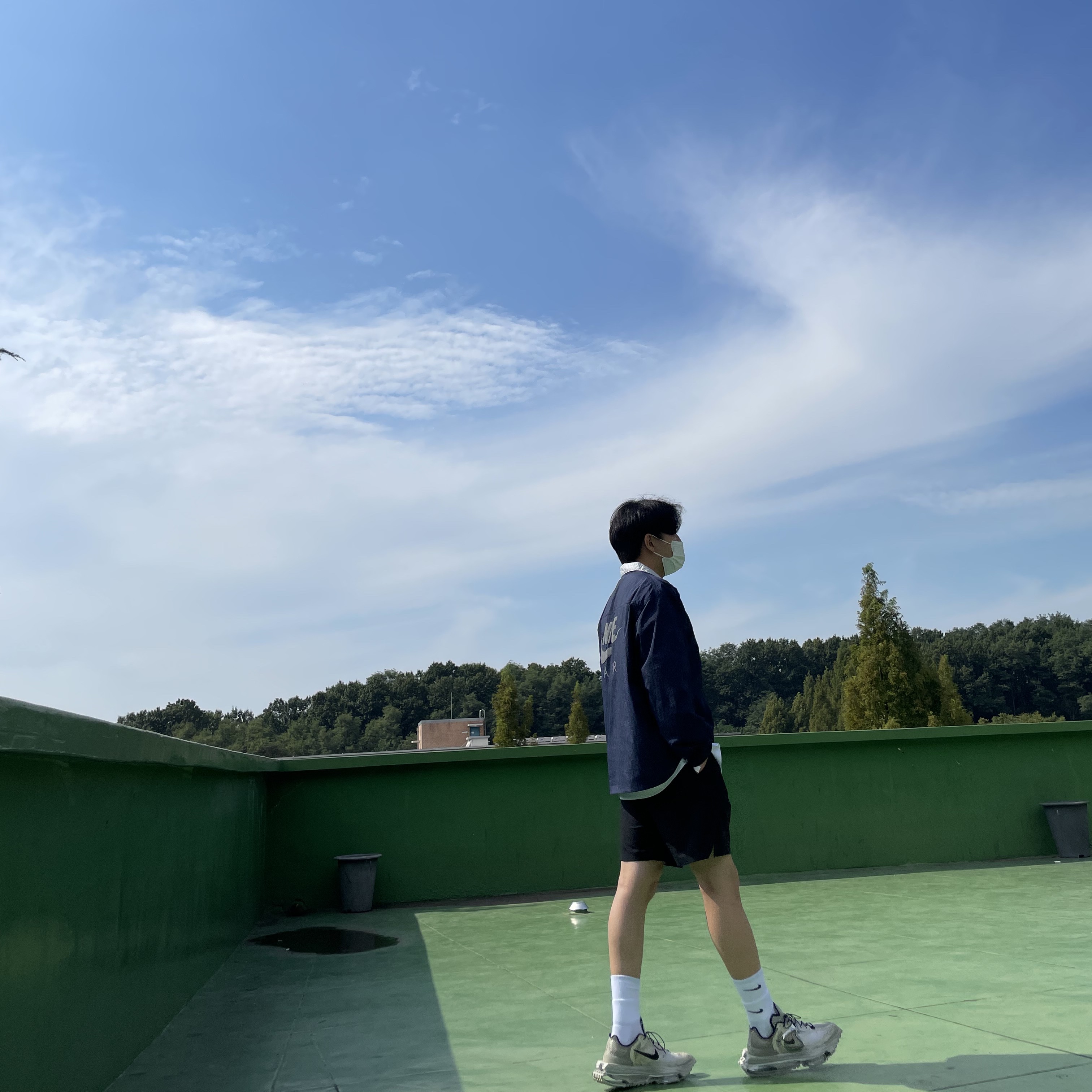 Nike x Kim Jones Reversible Wind Breaker Navy - US/EU, Nike x Matthew M Williams NRG Socks White 착용 스타일 - 2