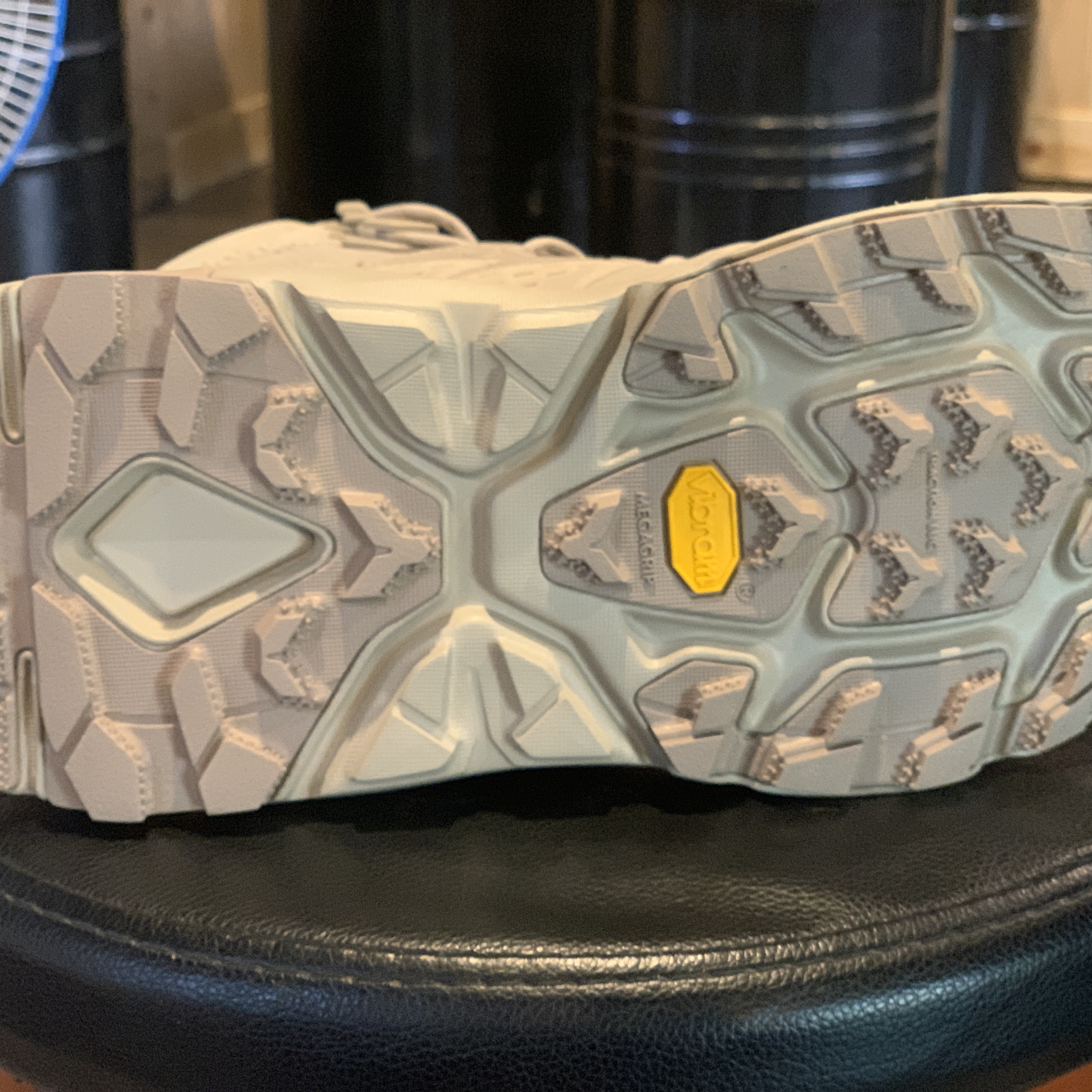 Hoka Kaha 2 Gore-Tex Oxford Tan 착용 스타일 - 2